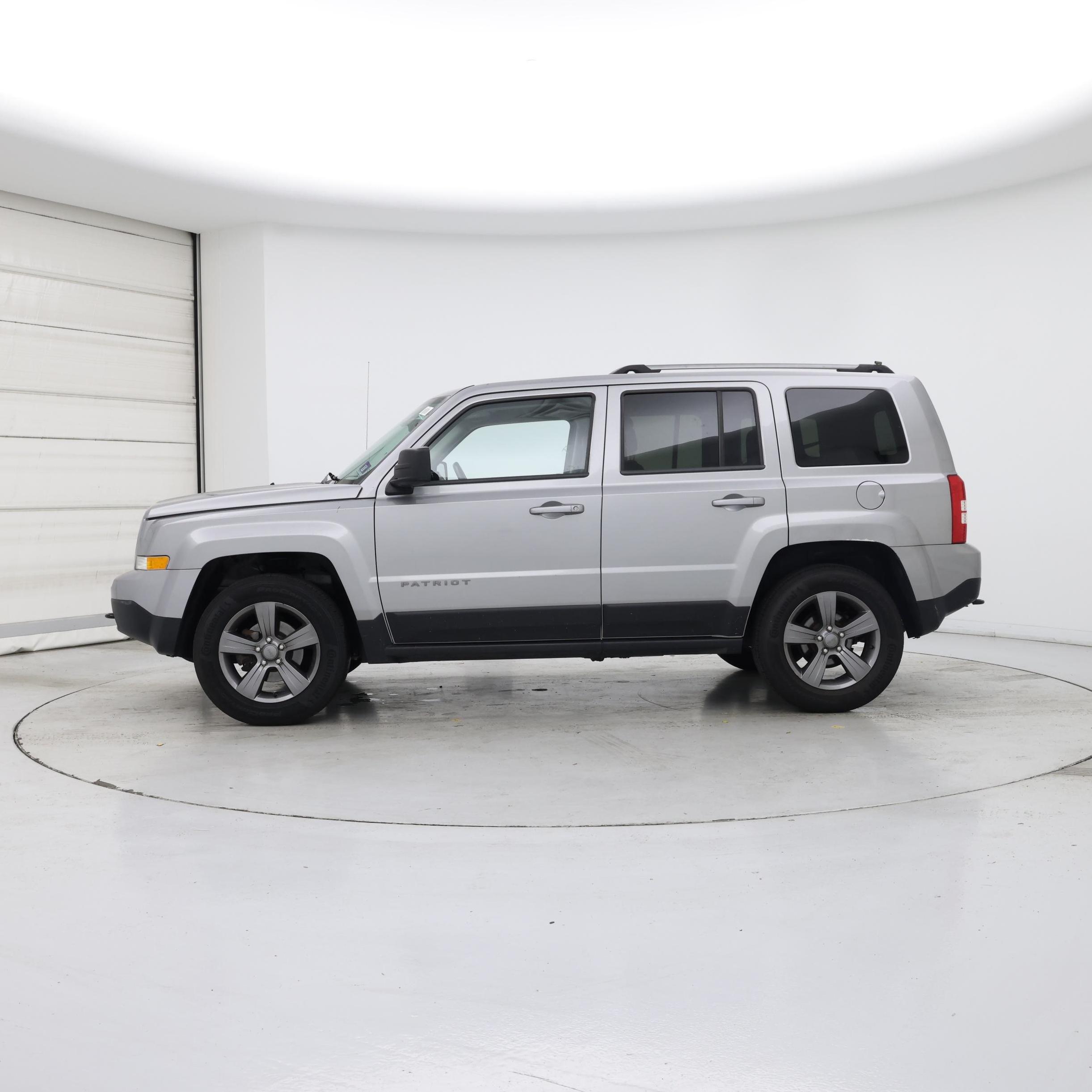 Thumbnail: 2016 Jeep Patriot - 3