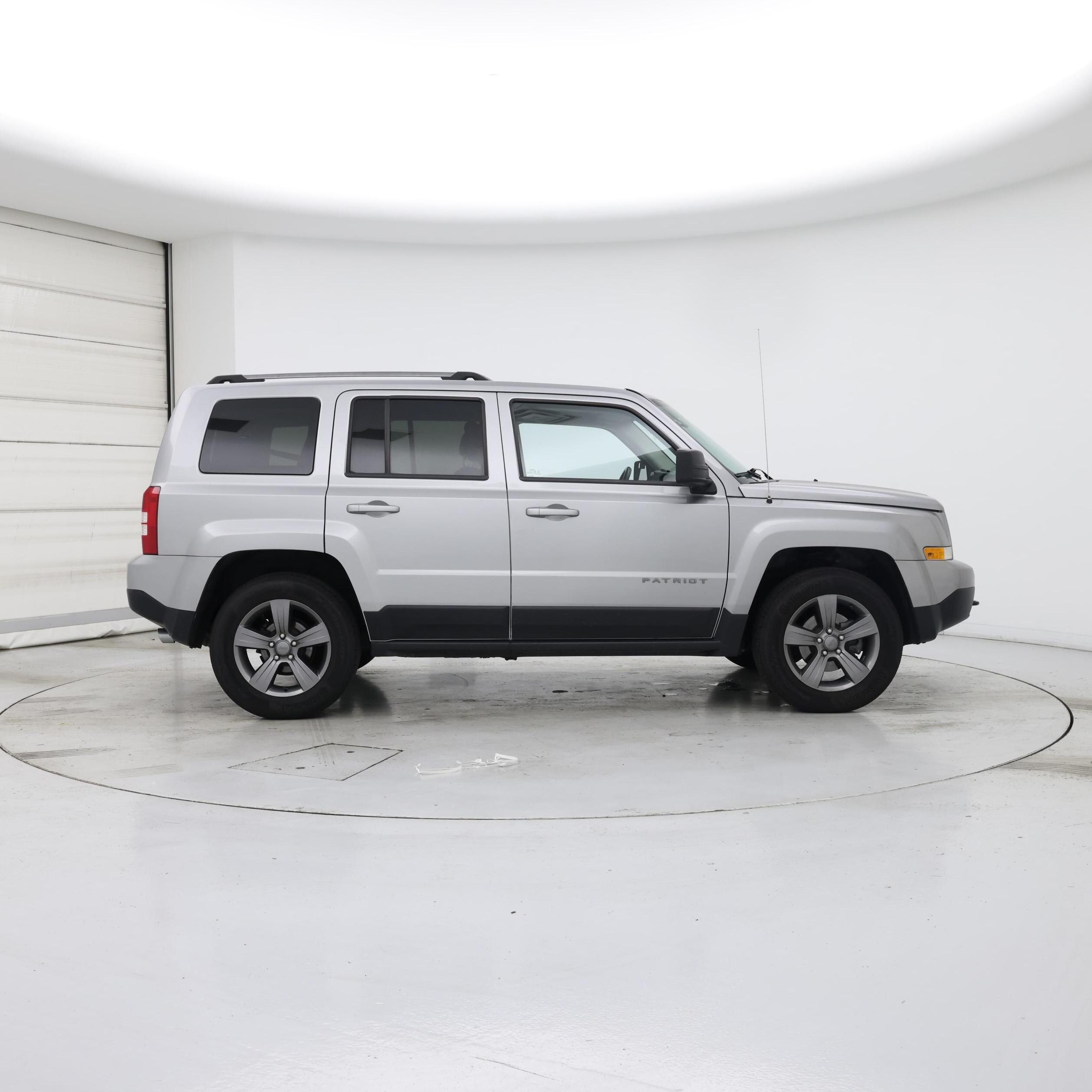 Thumbnail: 2016 Jeep Patriot - 7