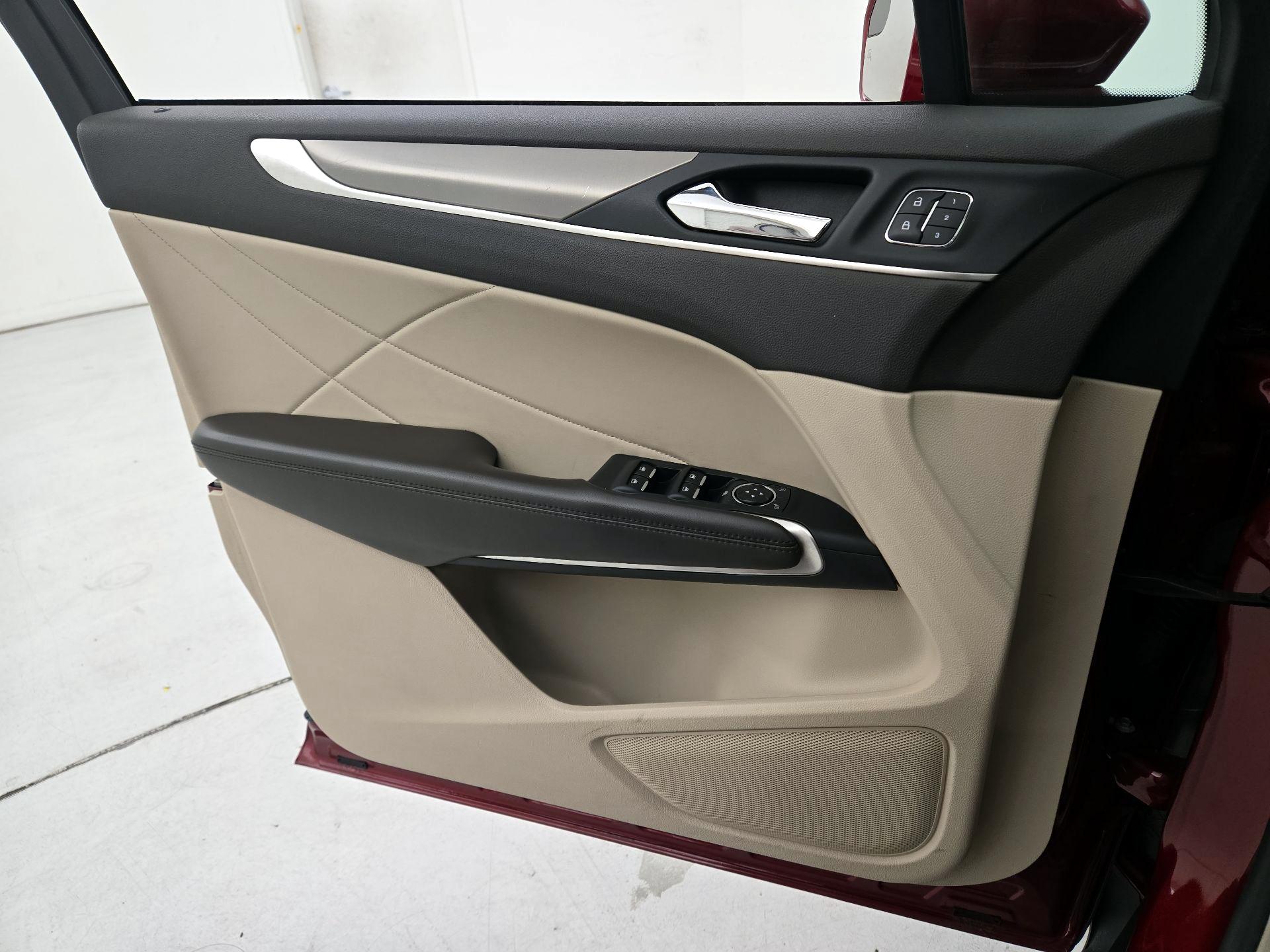 Thumbnail: 2019 Lincoln MKC - 12