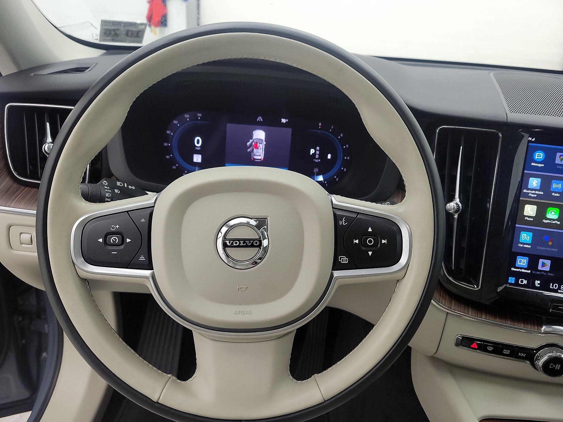 Thumbnail: 2022 Volvo XC60 - 10