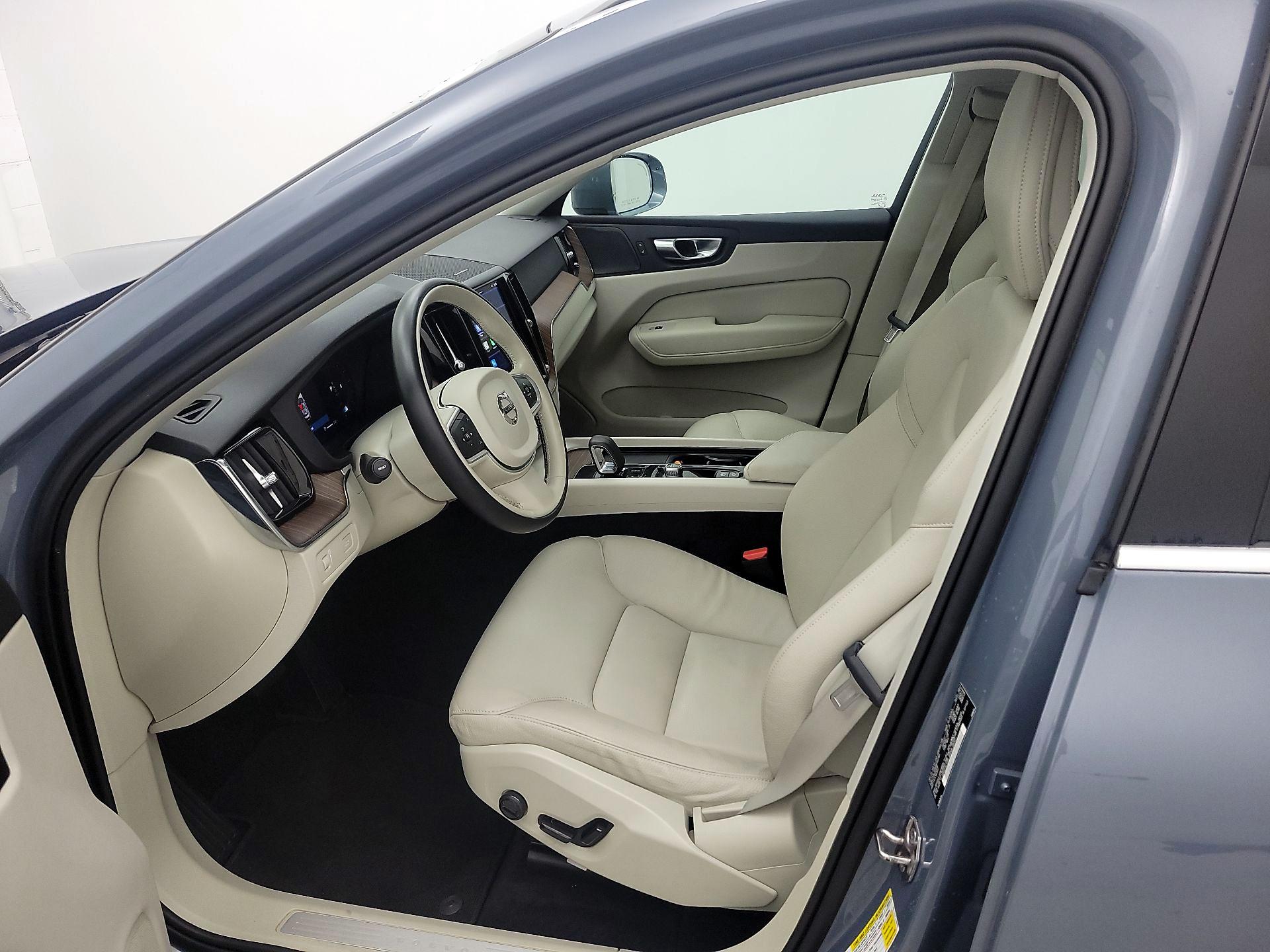 Thumbnail: 2022 Volvo XC60 - 11