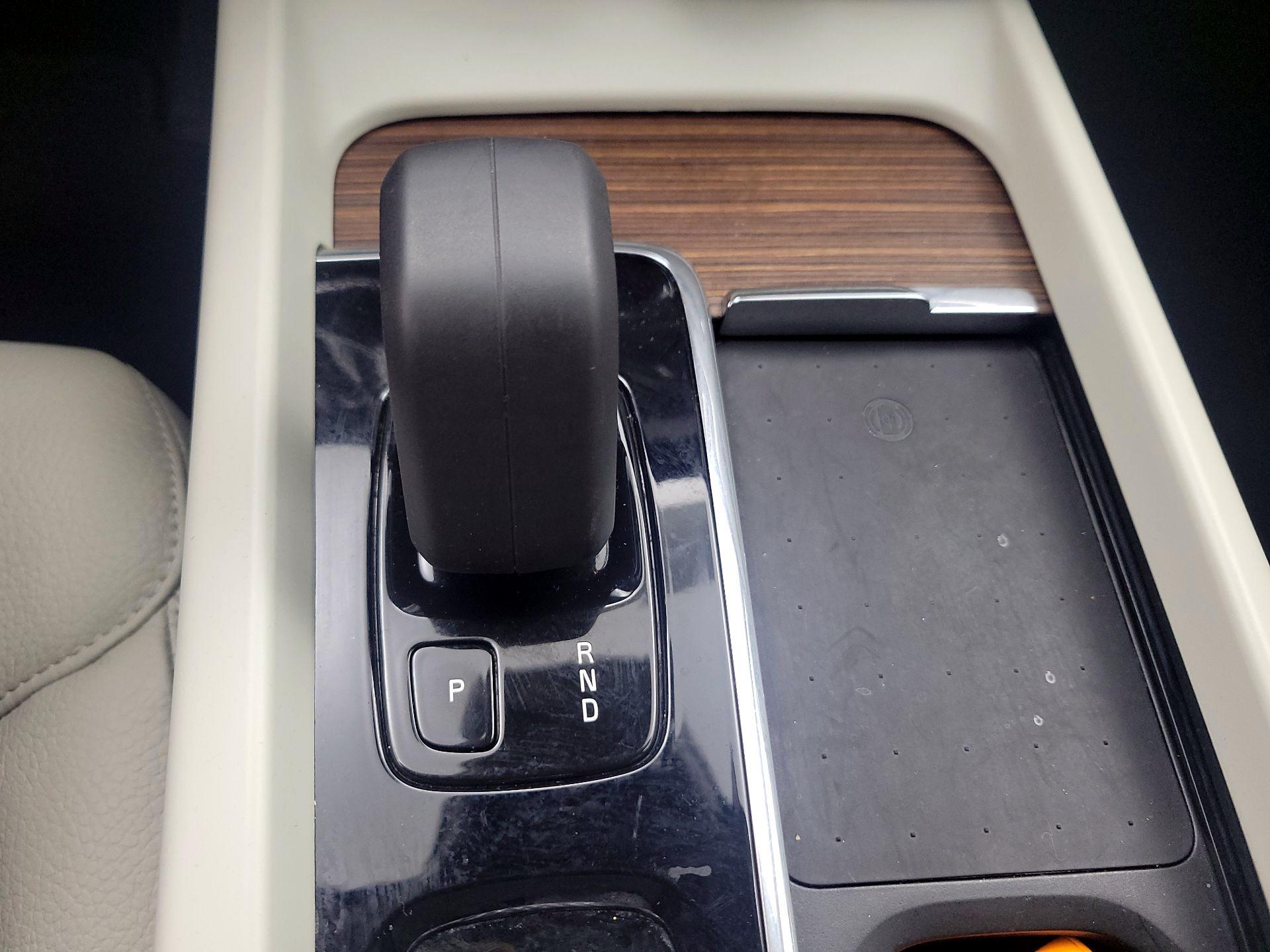 Thumbnail: 2022 Volvo XC60 - 17