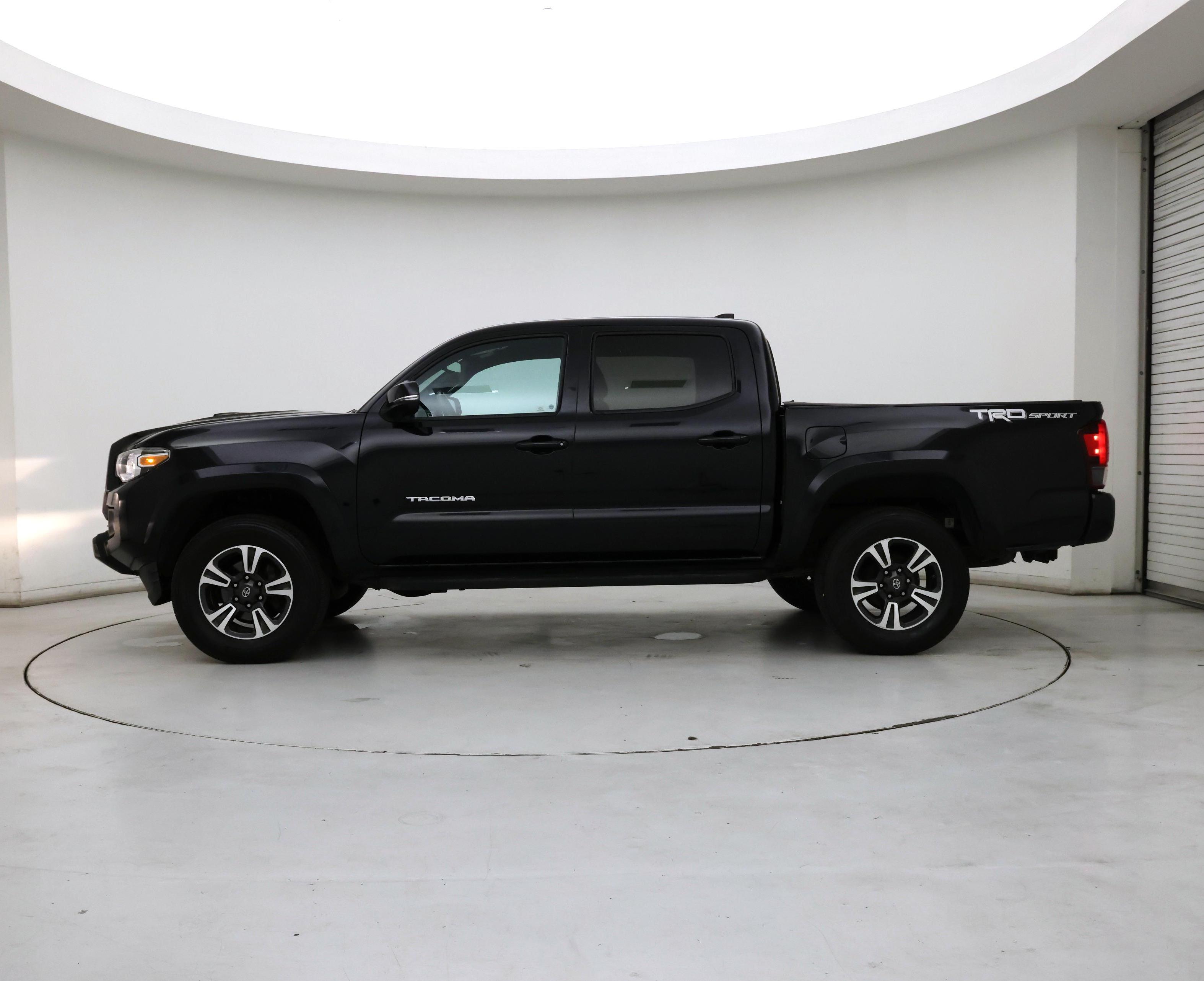 Thumbnail: 2019 Toyota Tacoma - 3