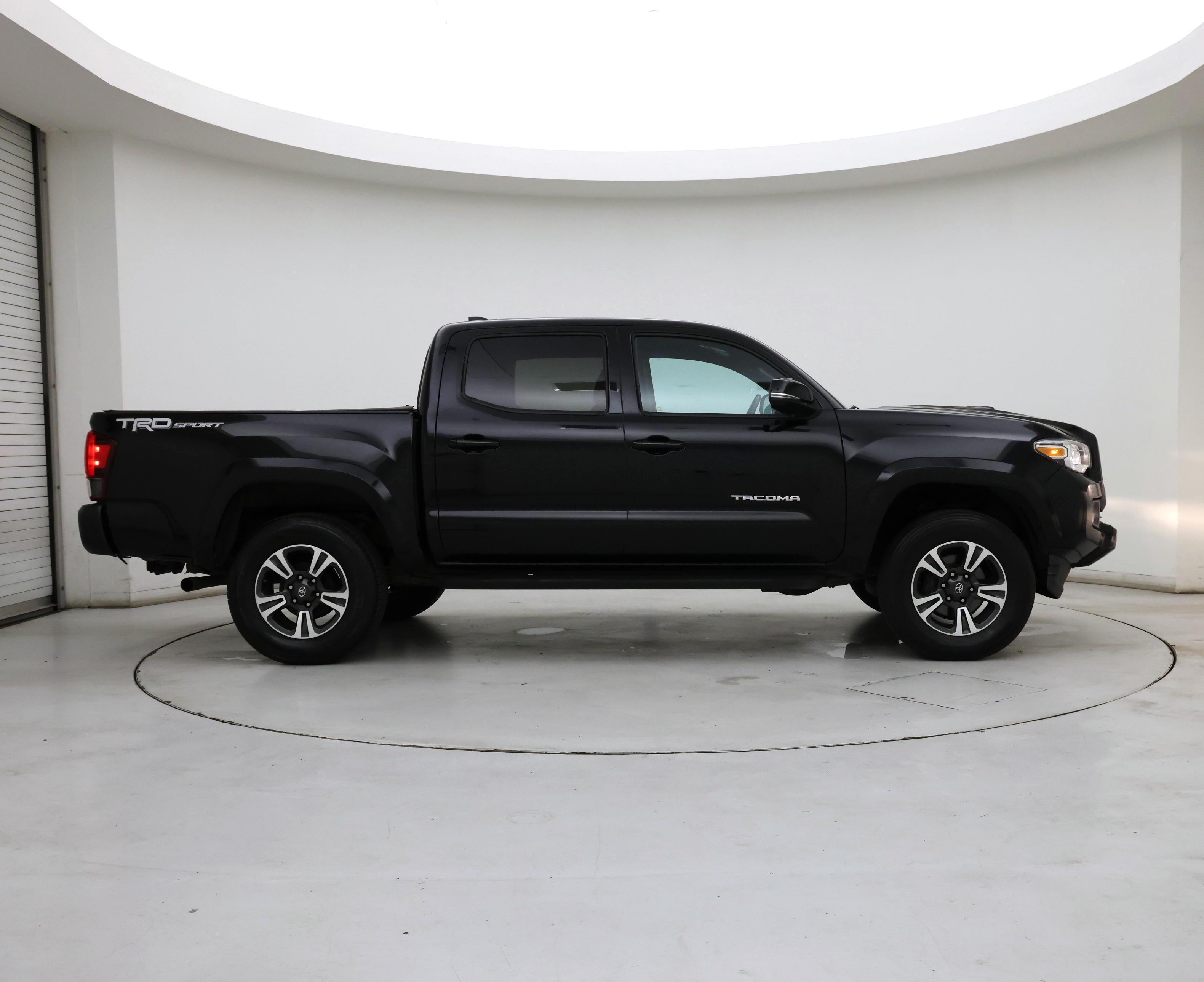 Thumbnail: 2019 Toyota Tacoma - 7