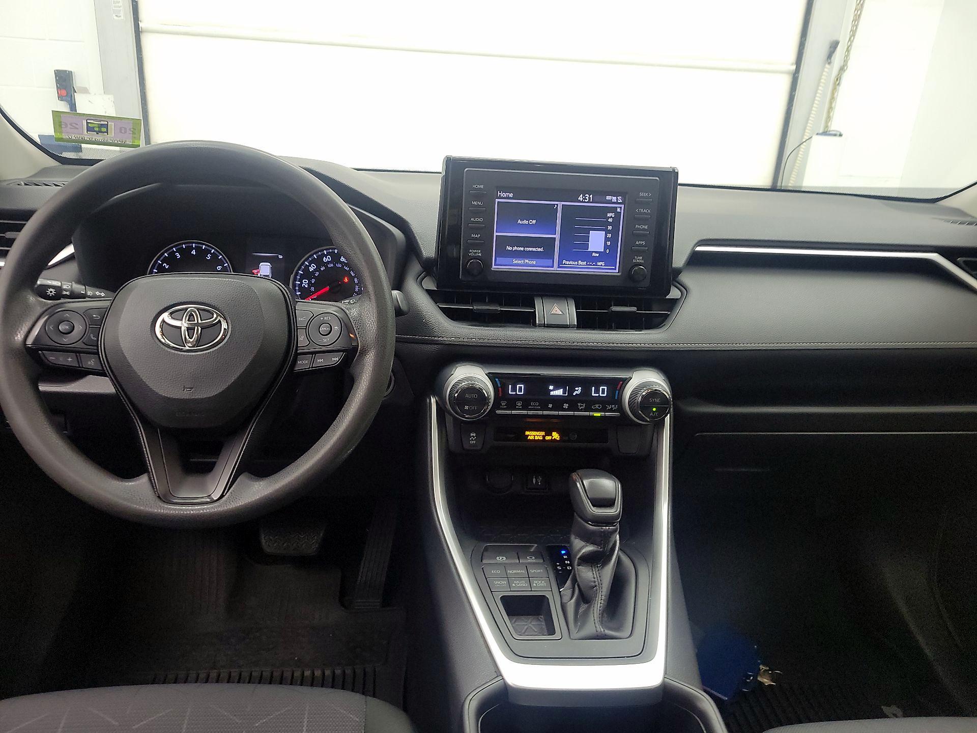 Thumbnail: 2019 Toyota RAV4 - 9