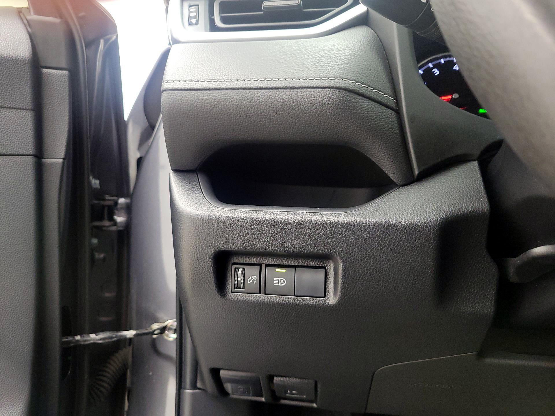Thumbnail: 2019 Toyota RAV4 - 13