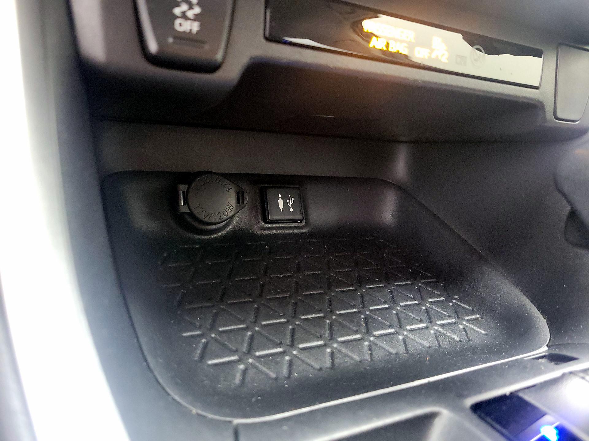 Thumbnail: 2019 Toyota RAV4 - 18