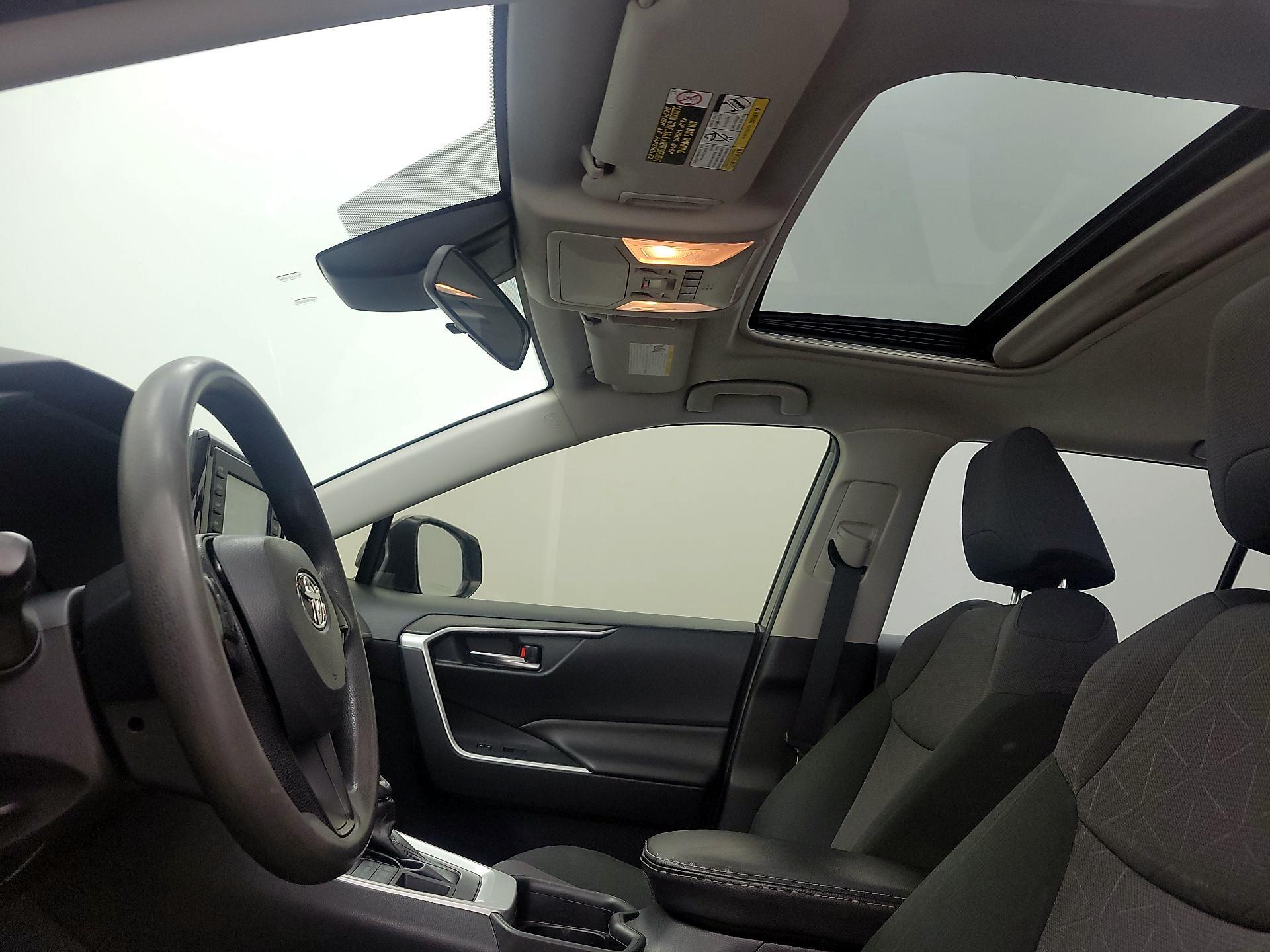 Thumbnail: 2019 Toyota RAV4 - 19