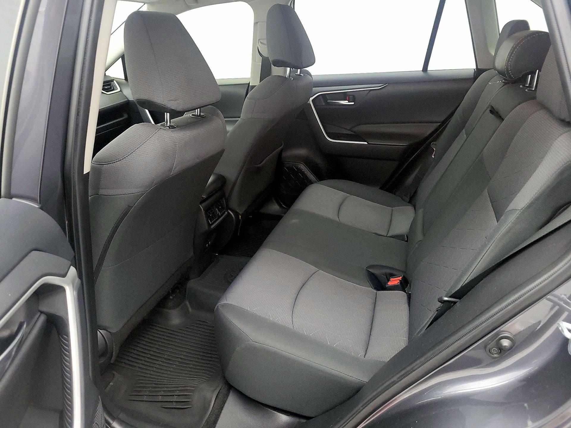 Thumbnail: 2019 Toyota RAV4 - 20