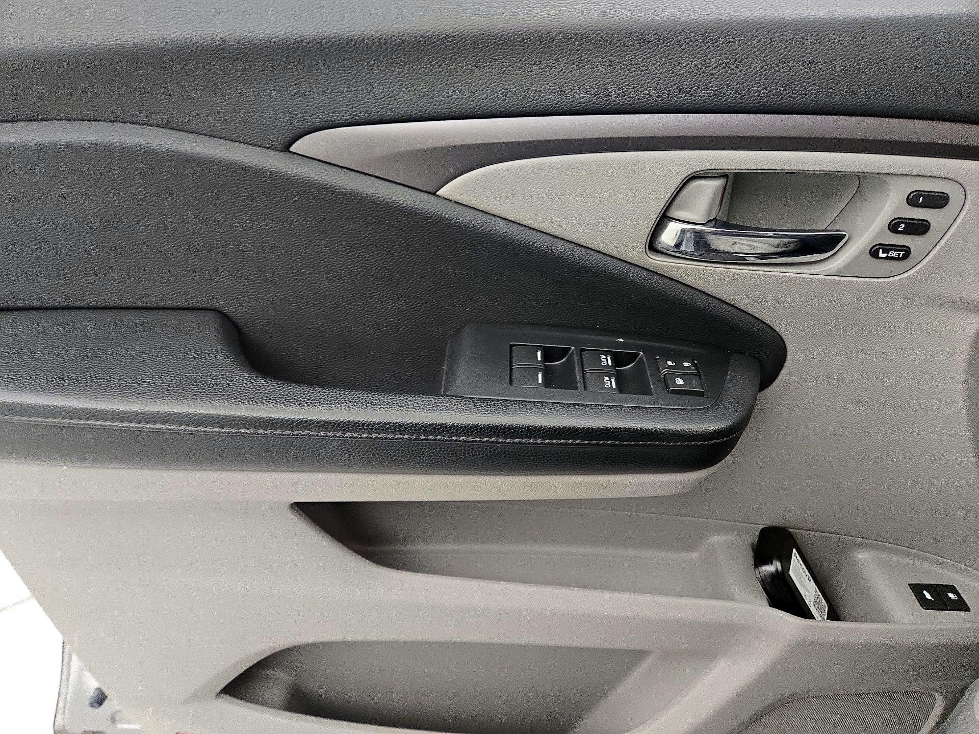 Thumbnail: 2020 Honda Pilot - 12