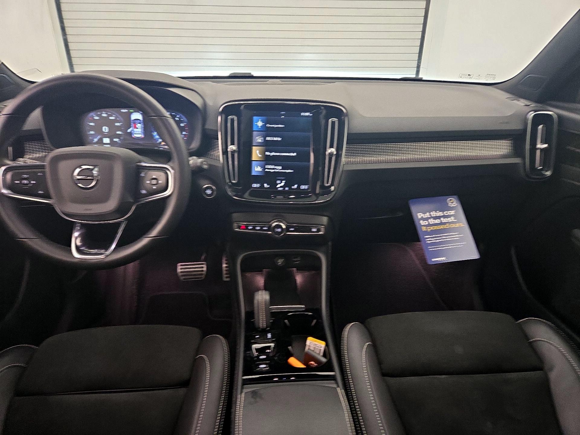 Thumbnail: 2022 Volvo XC40 - 9