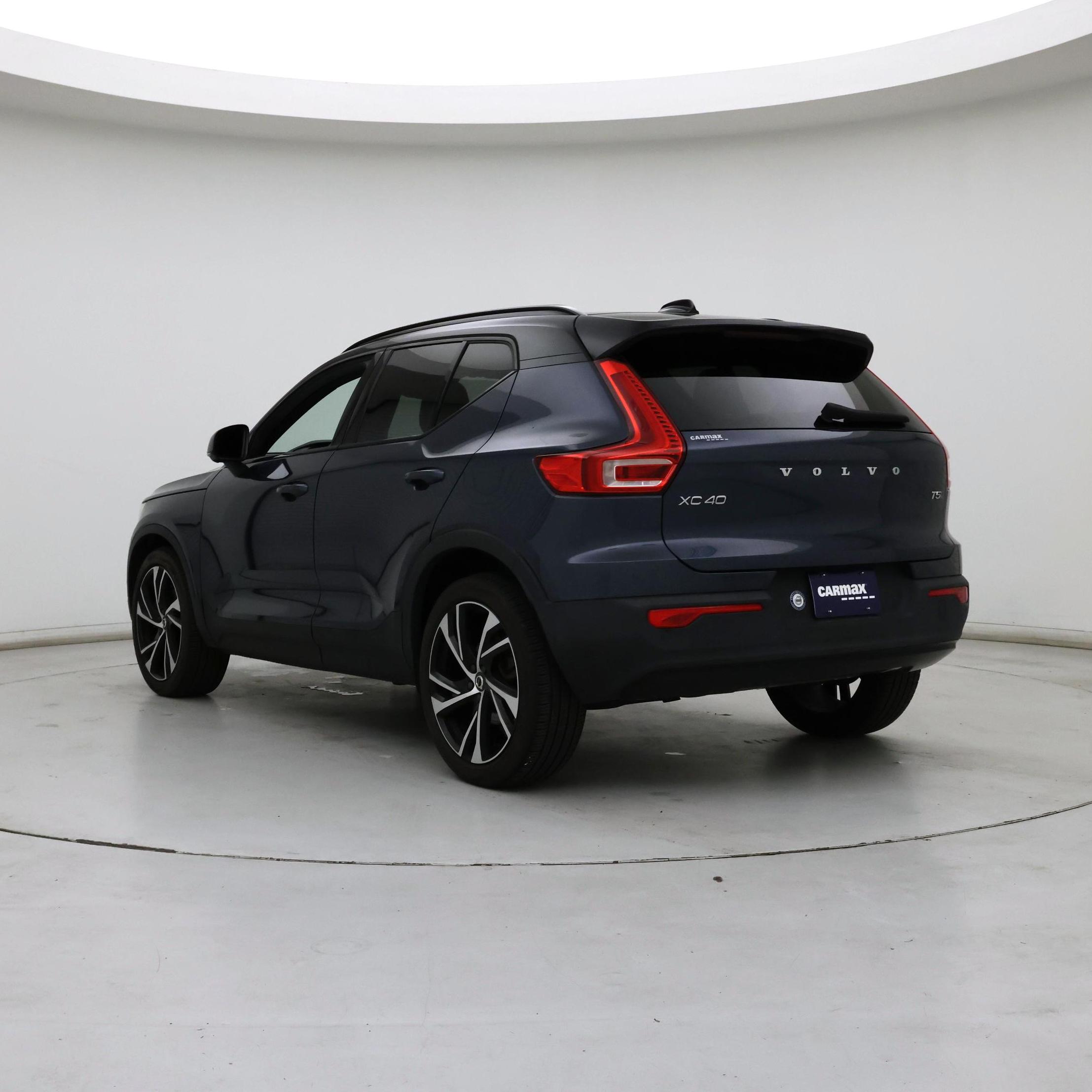 Thumbnail: 2022 Volvo XC40 - 2