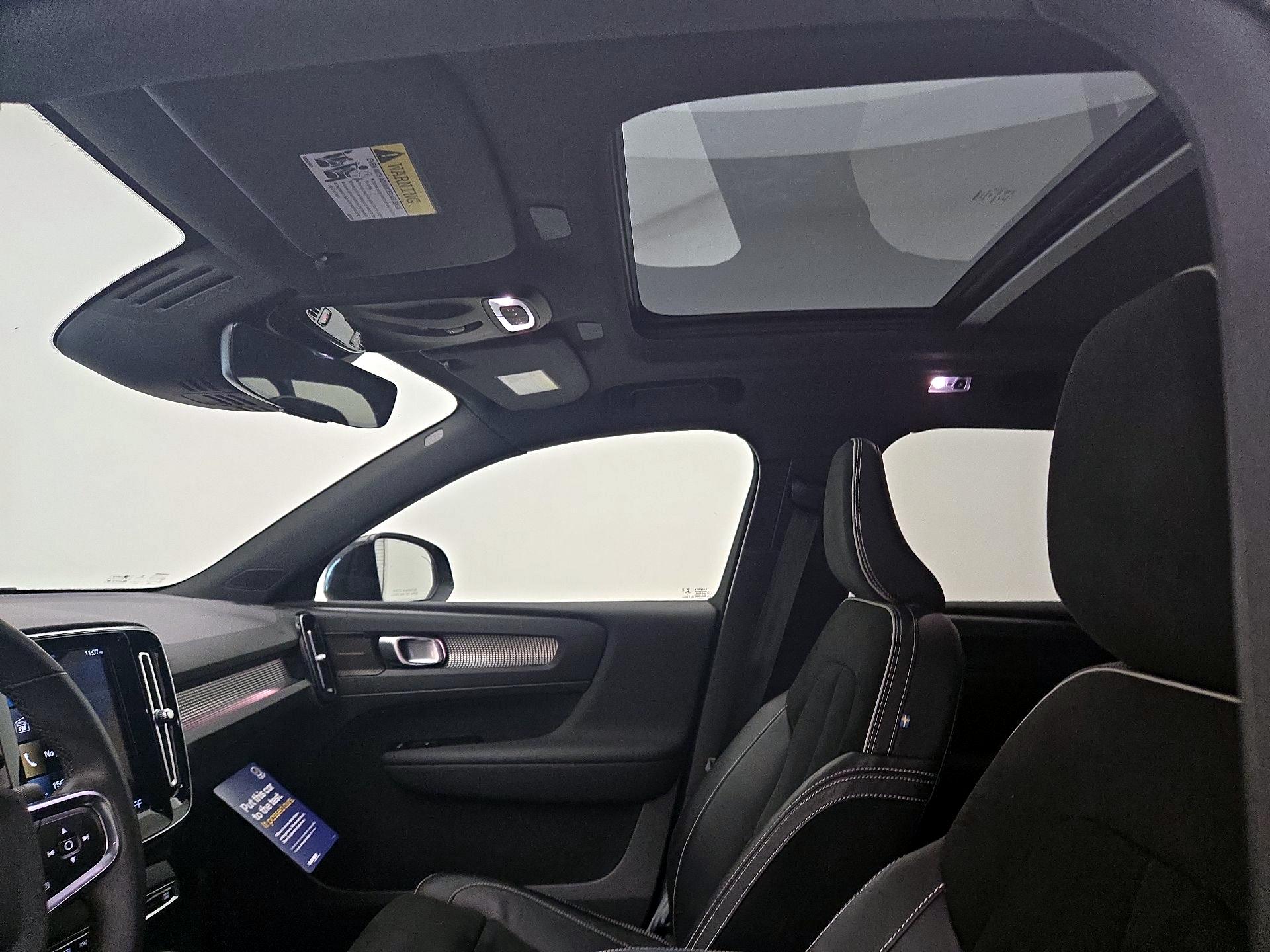 Thumbnail: 2022 Volvo XC40 - 20