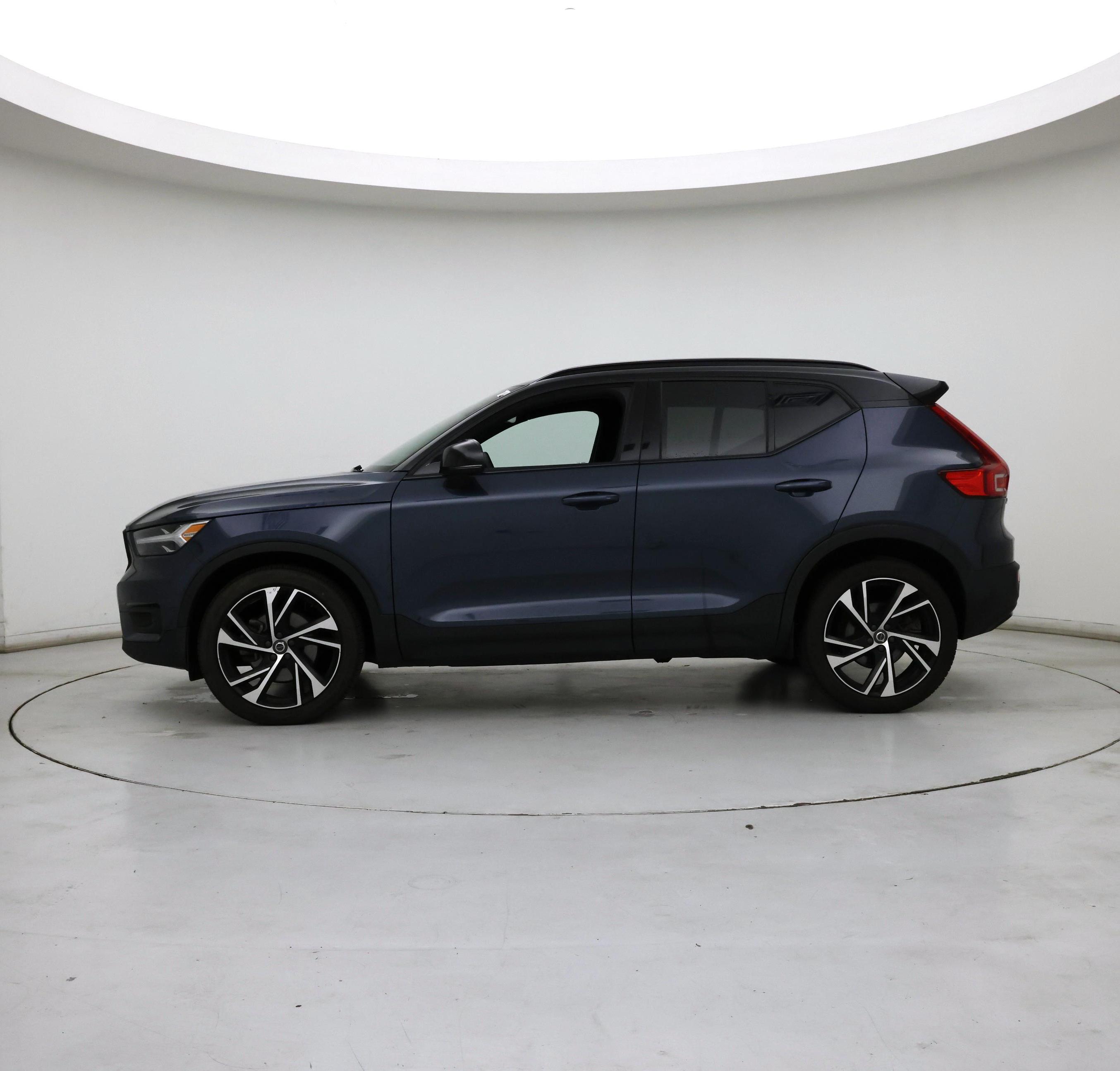Thumbnail: 2022 Volvo XC40 - 3