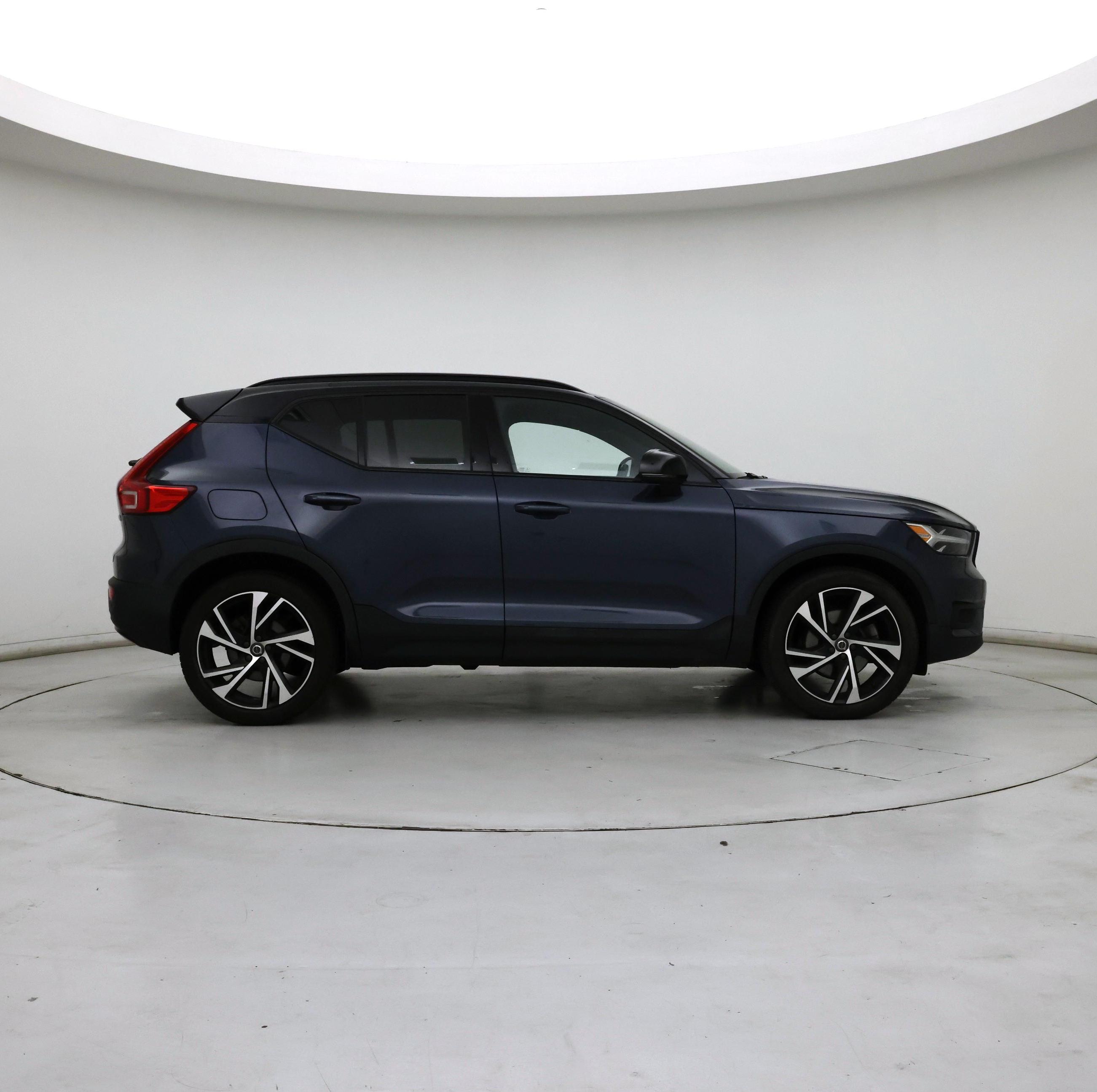 Thumbnail: 2022 Volvo XC40 - 7