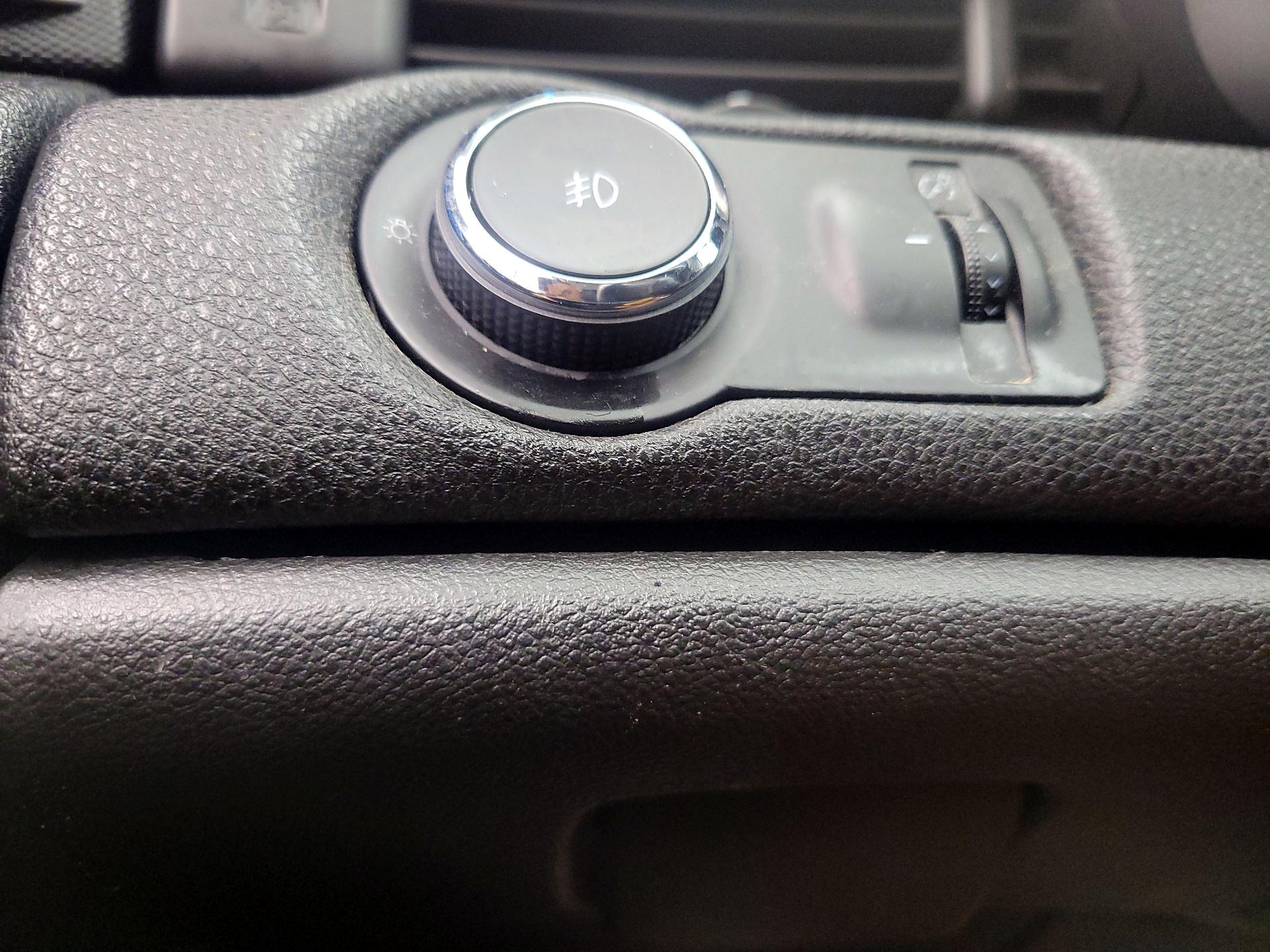 Thumbnail: 2013 Chevrolet Malibu - 13