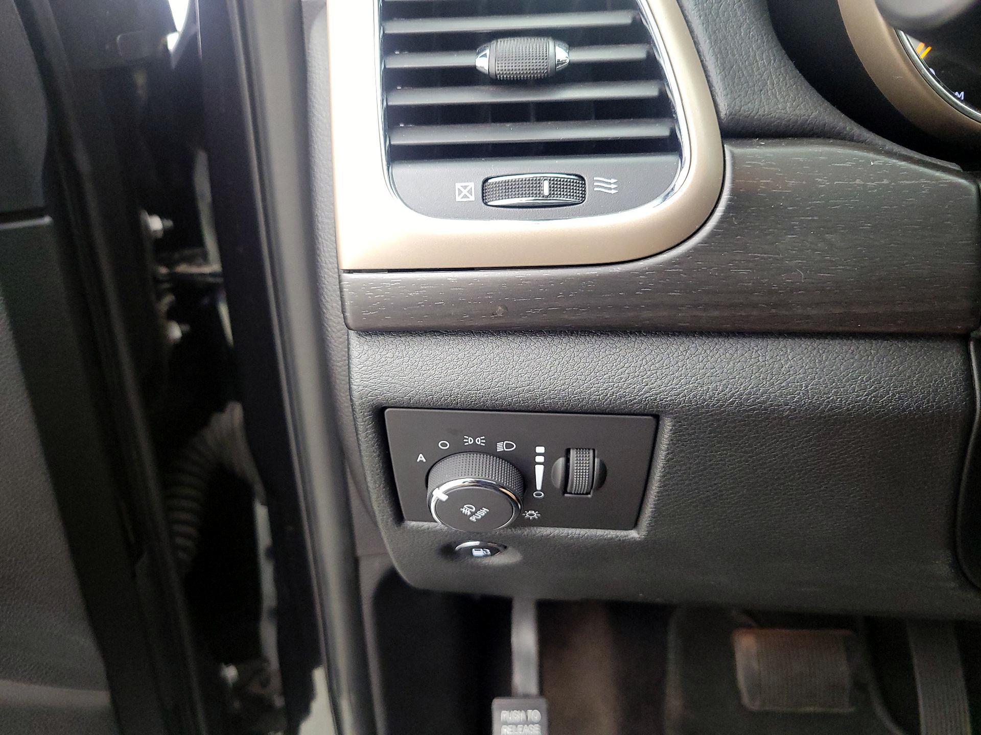 Thumbnail: 2015 Jeep Grand Cherokee - 13
