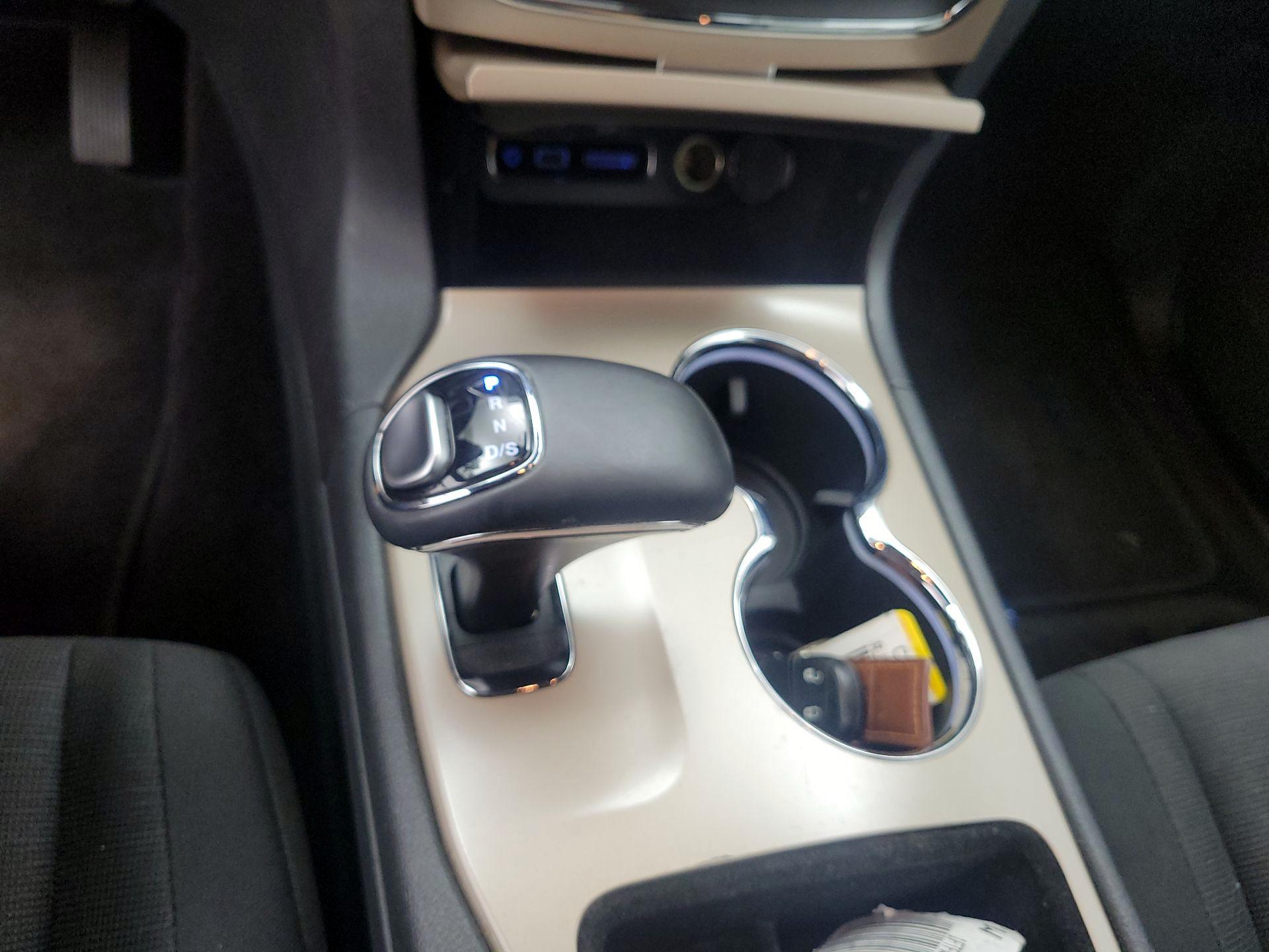 Thumbnail: 2015 Jeep Grand Cherokee - 16