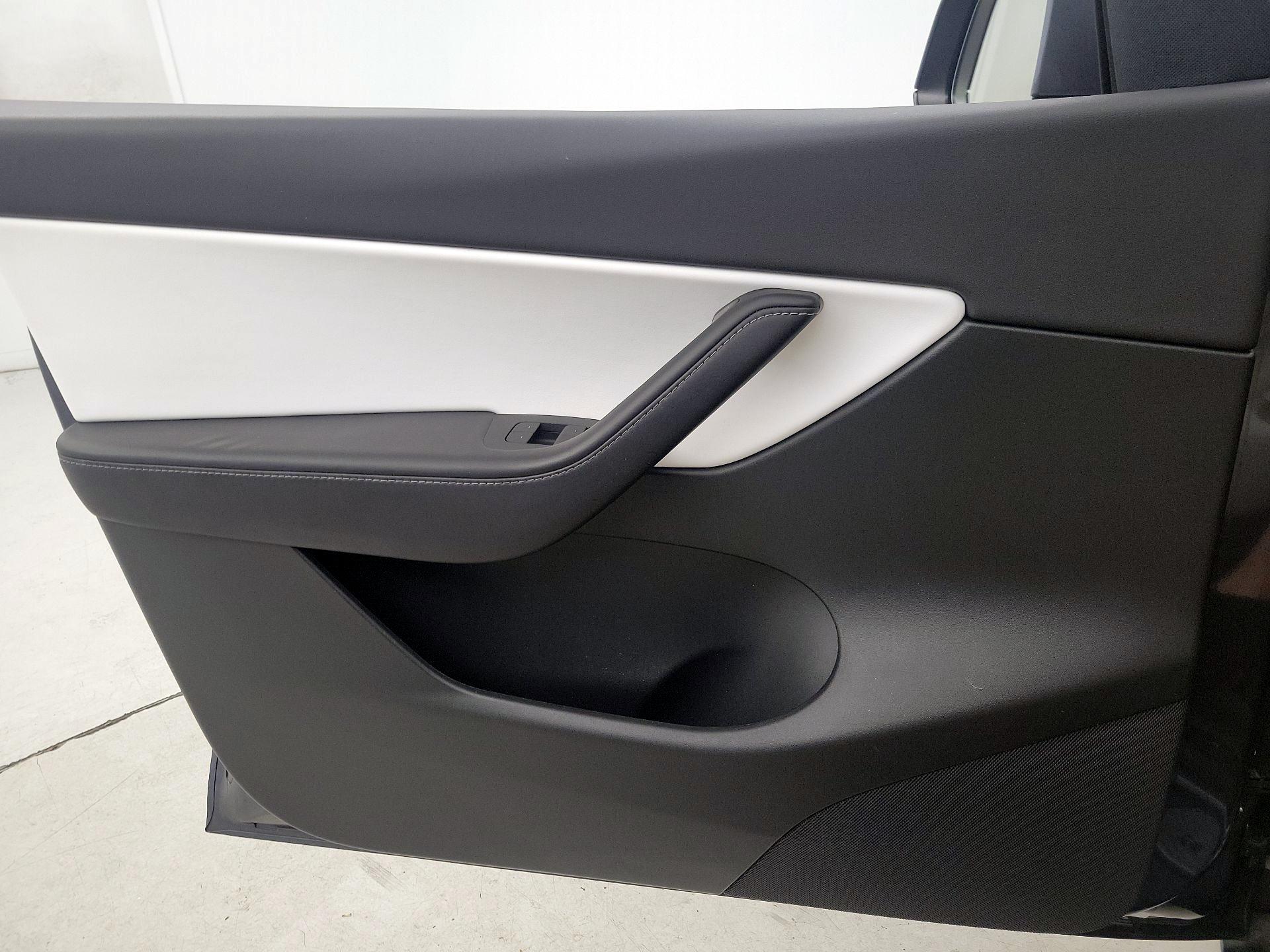 Thumbnail: 2022 Tesla Model Y - 12