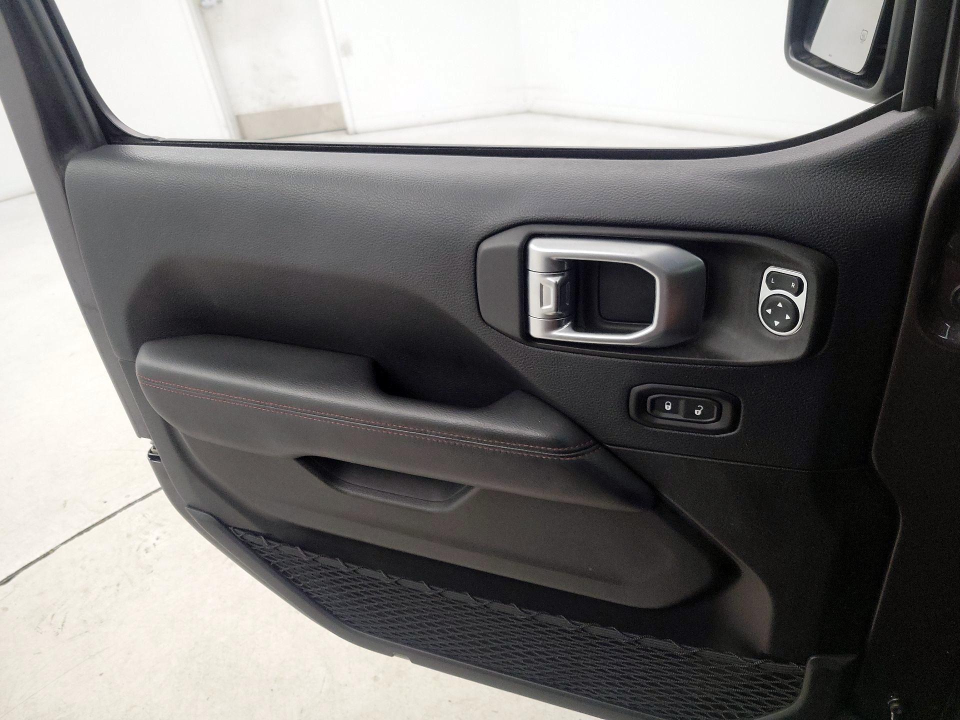 Thumbnail: 2019 Jeep Wrangler - 12