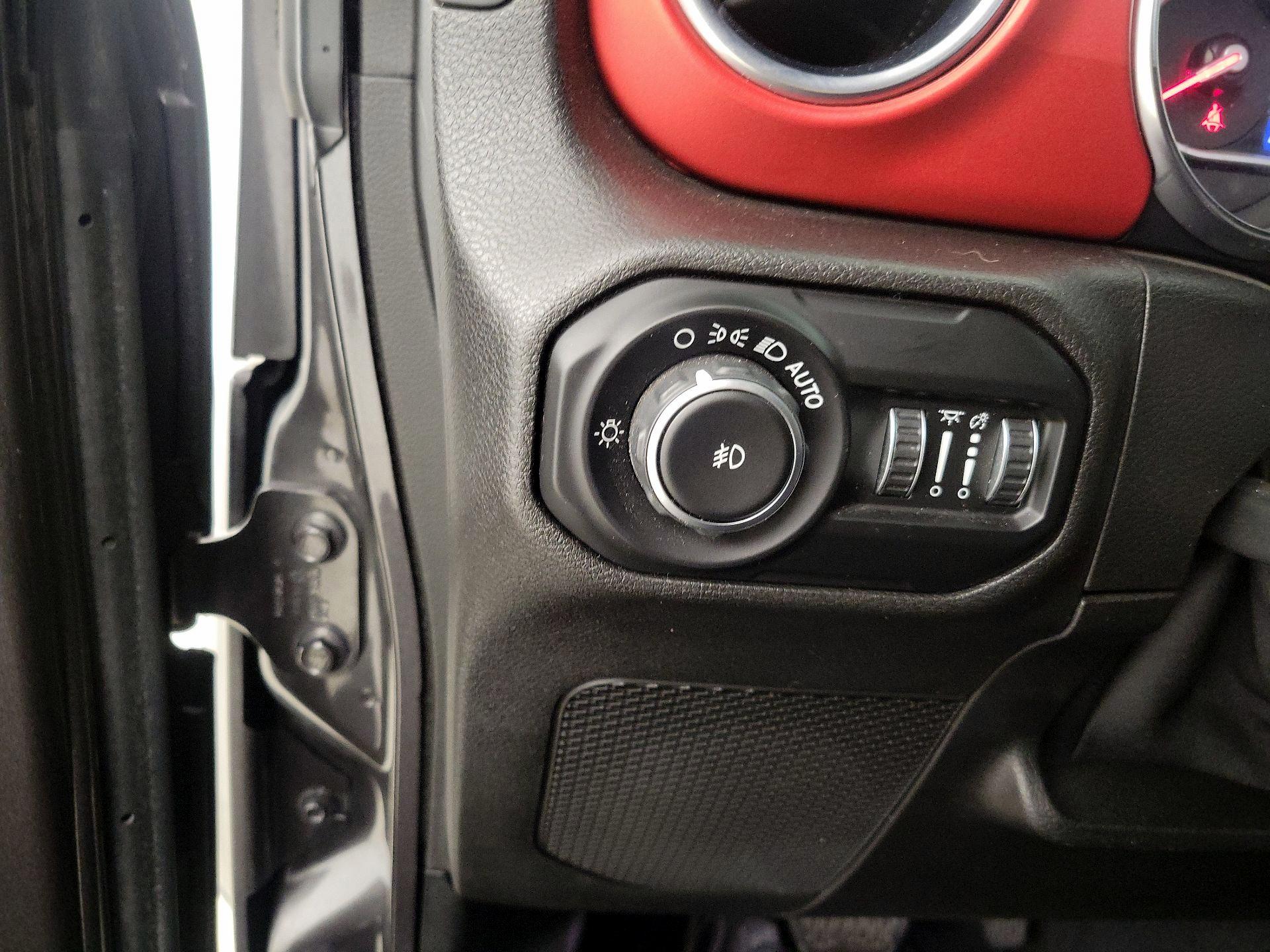 Thumbnail: 2019 Jeep Wrangler - 13