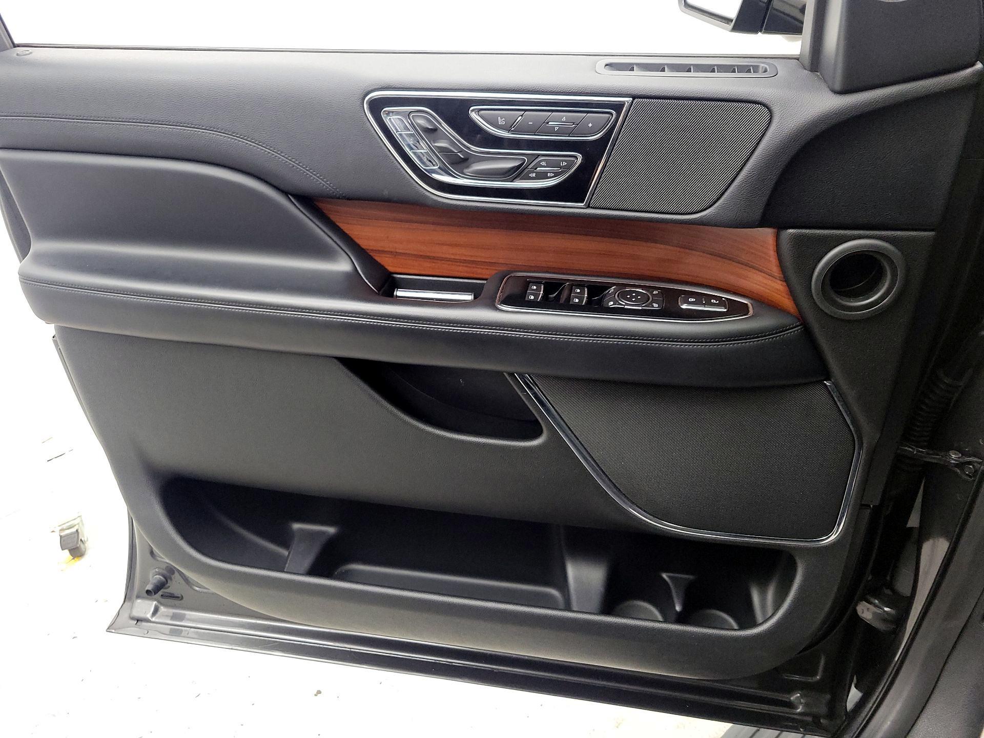 Thumbnail: 2018 Lincoln Navigator - 12