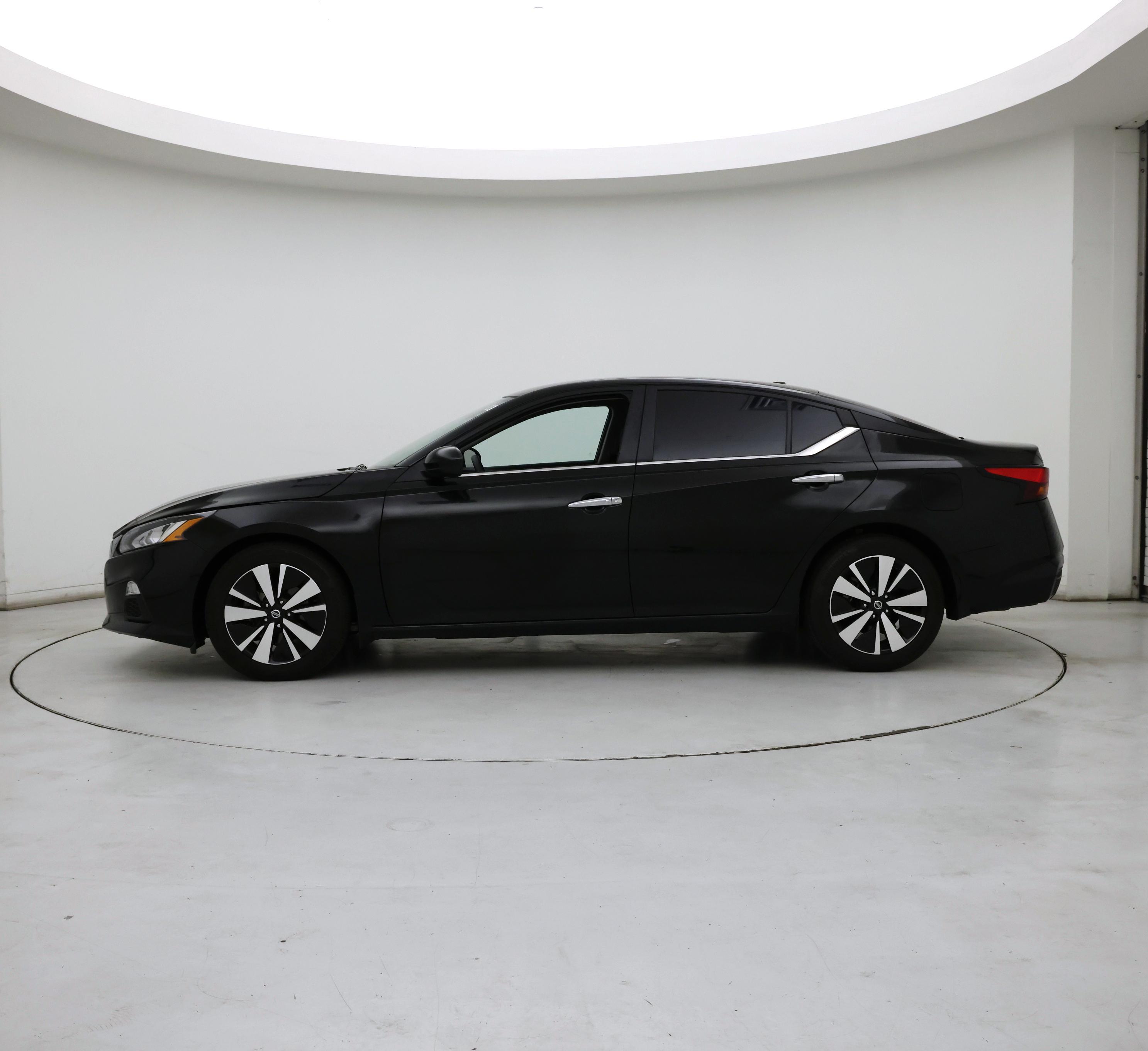 Thumbnail: 2022 Nissan Altima - 3