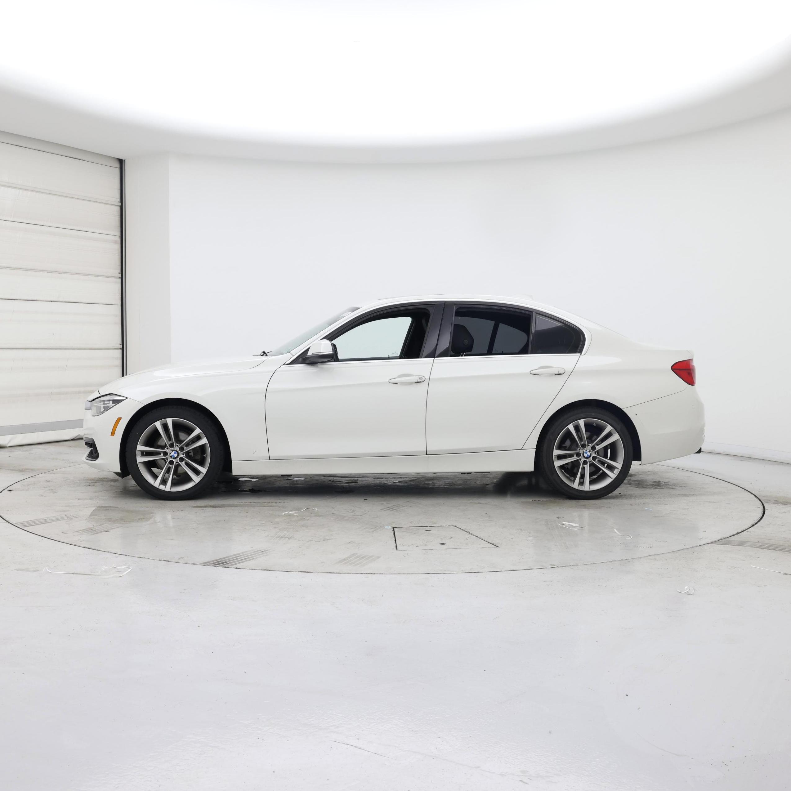Thumbnail: 2018 BMW 3 Series - 3