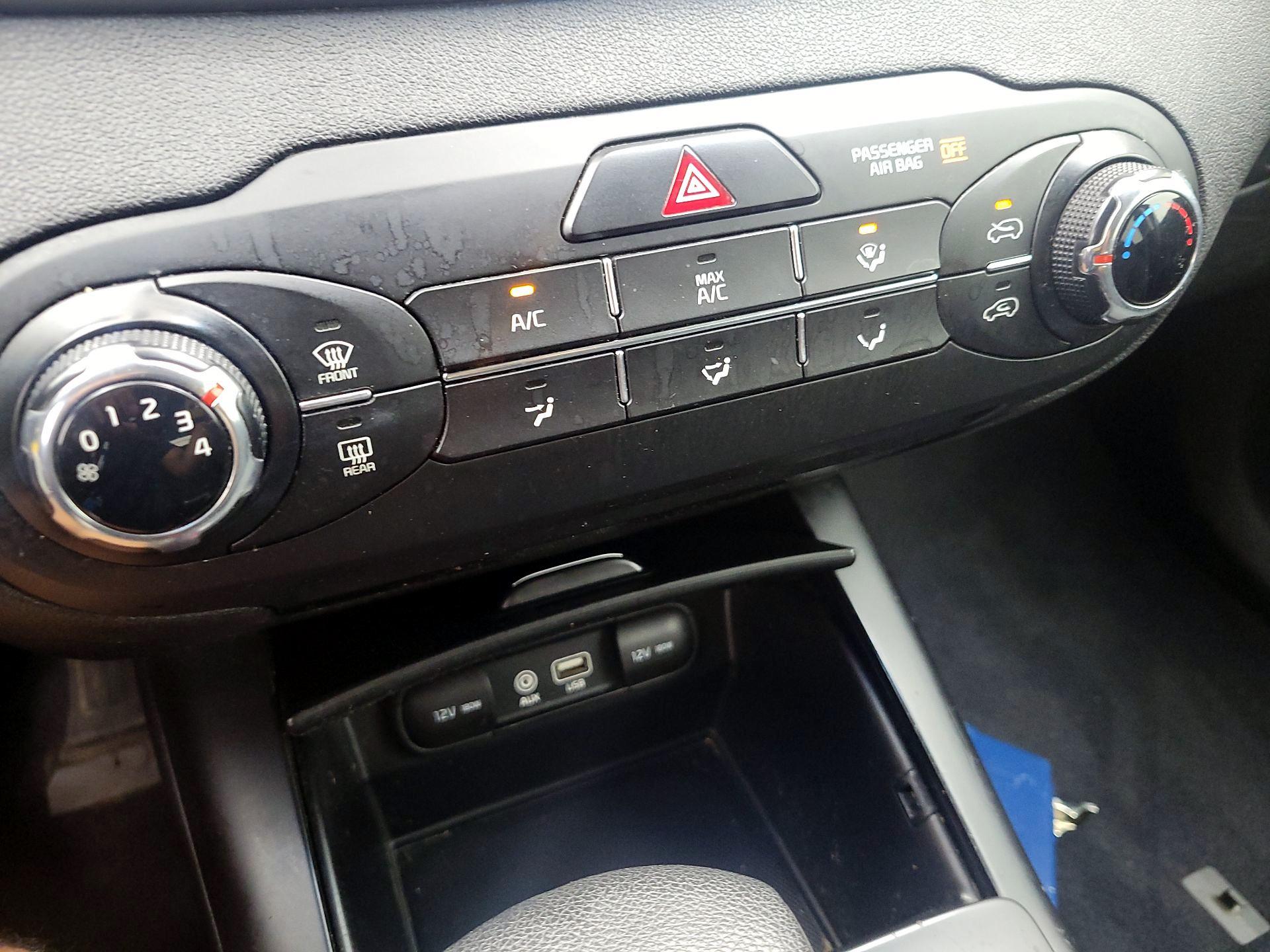 Thumbnail: 2019 Kia Sorento - 16