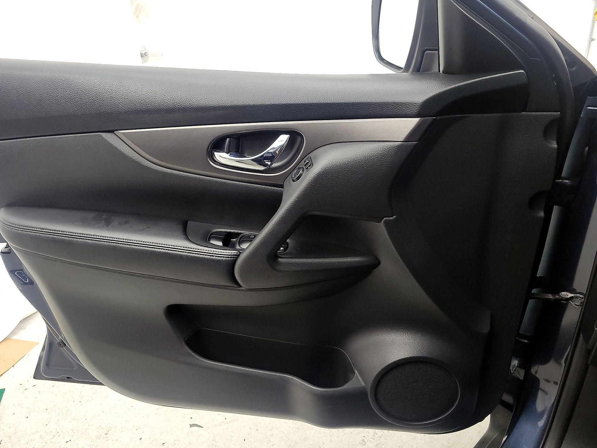 Thumbnail: 2015 Nissan Rogue - 12