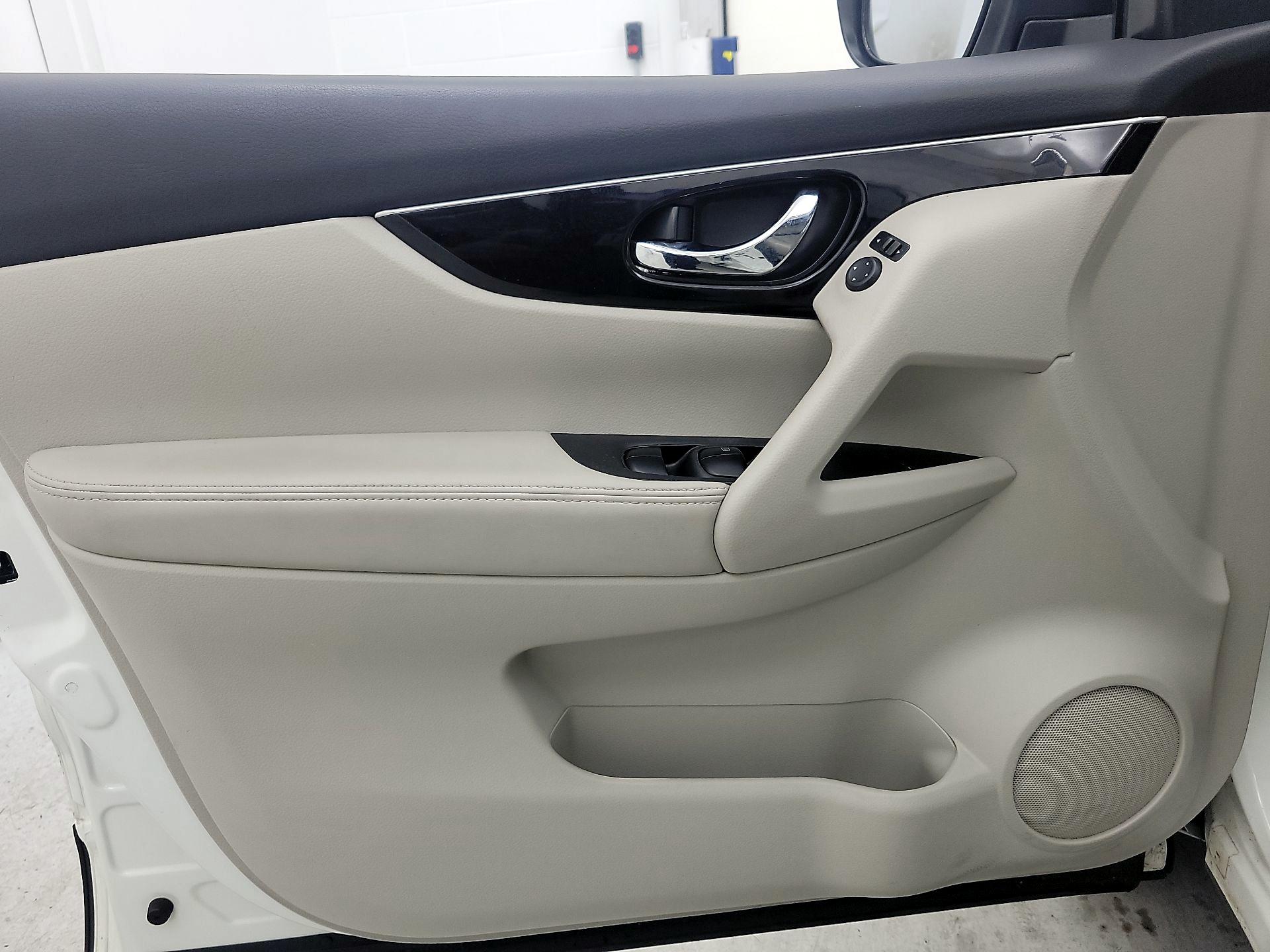 Thumbnail: 2019 Nissan Rogue Sport - 12