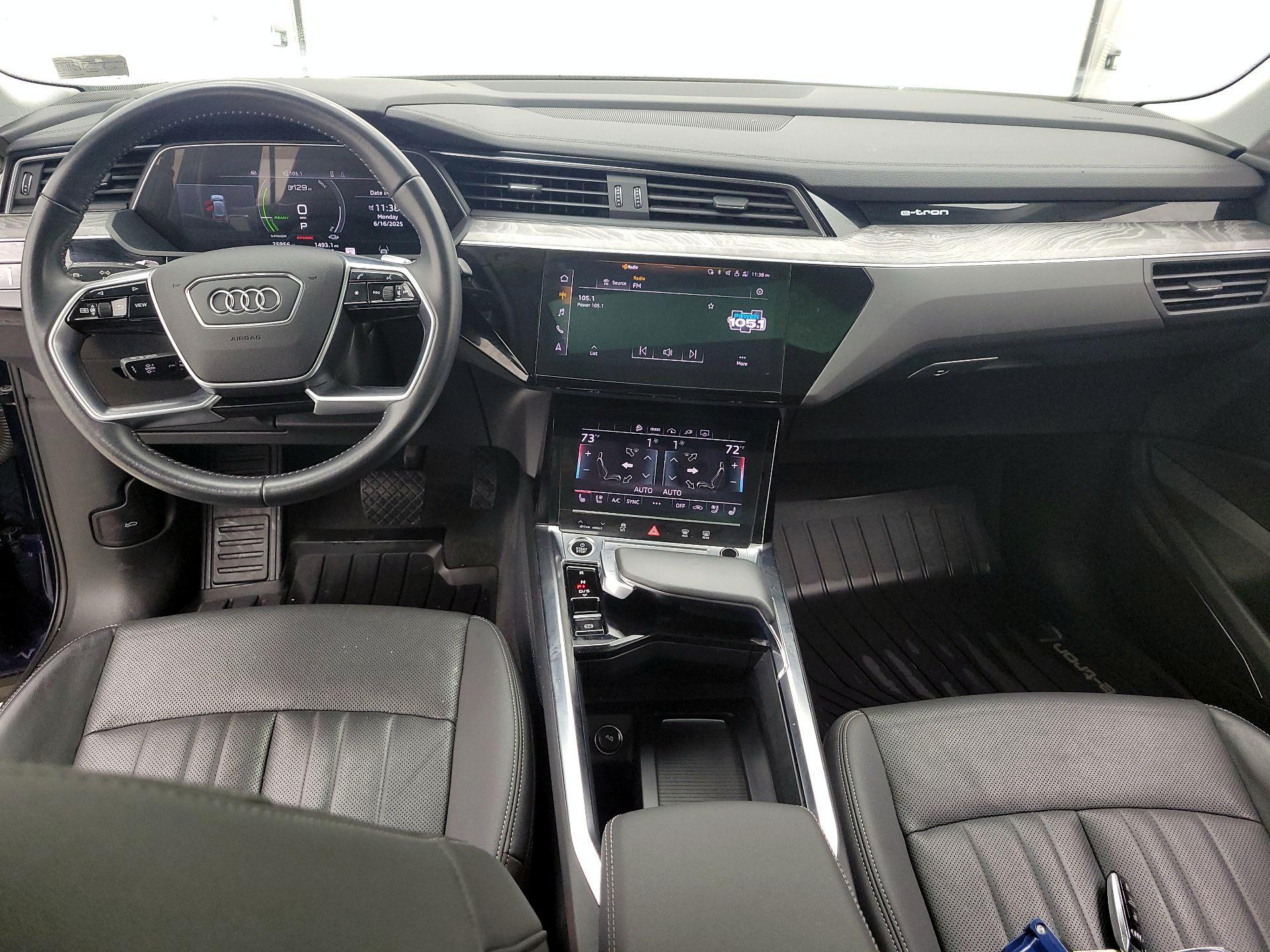 Thumbnail: 2021 Audi e-tron S - 9