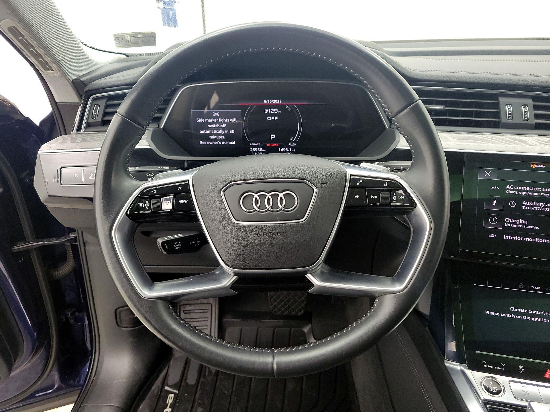 Thumbnail: 2021 Audi e-tron S - 10