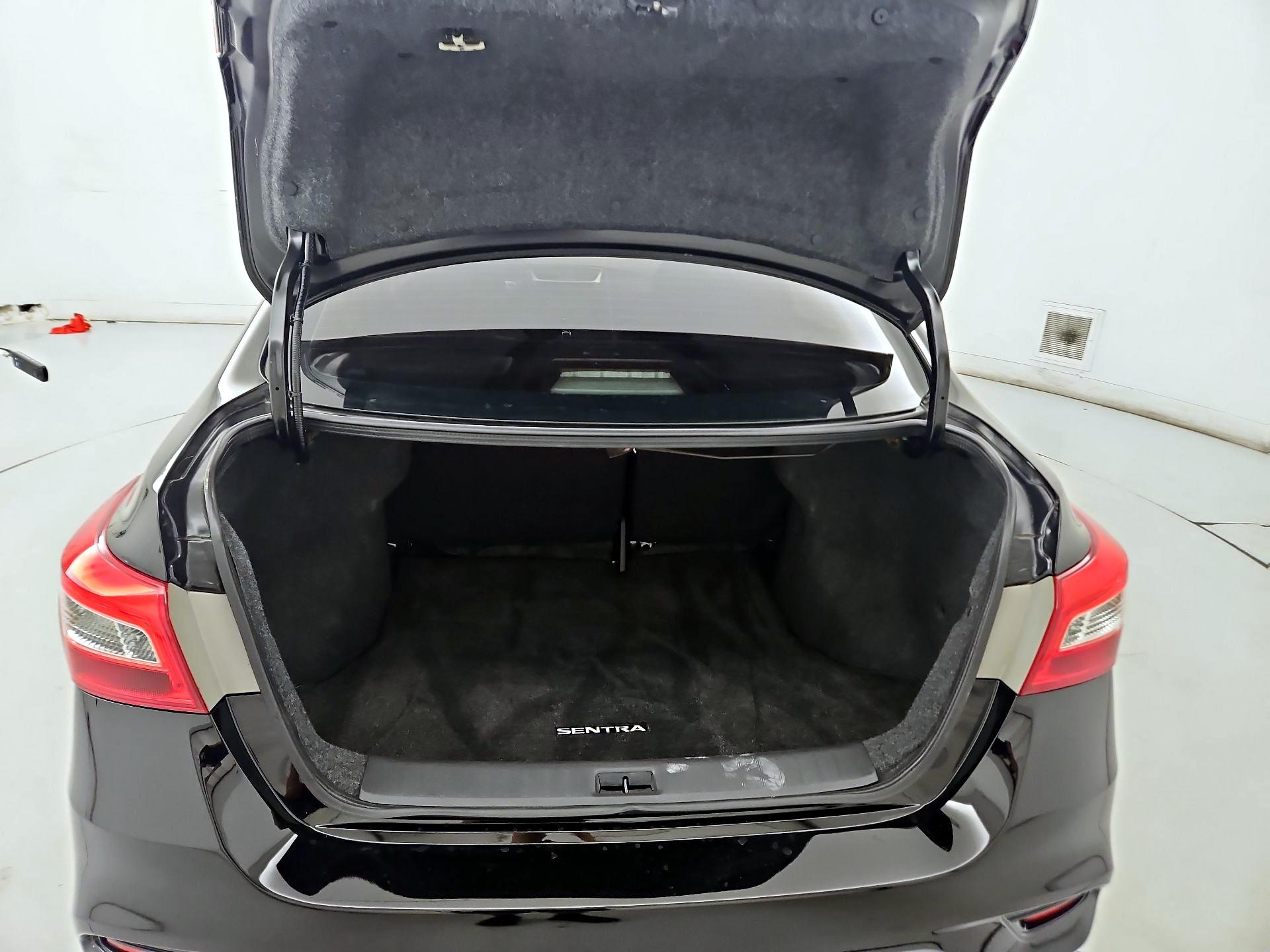 Thumbnail: 2019 Nissan Sentra - 20