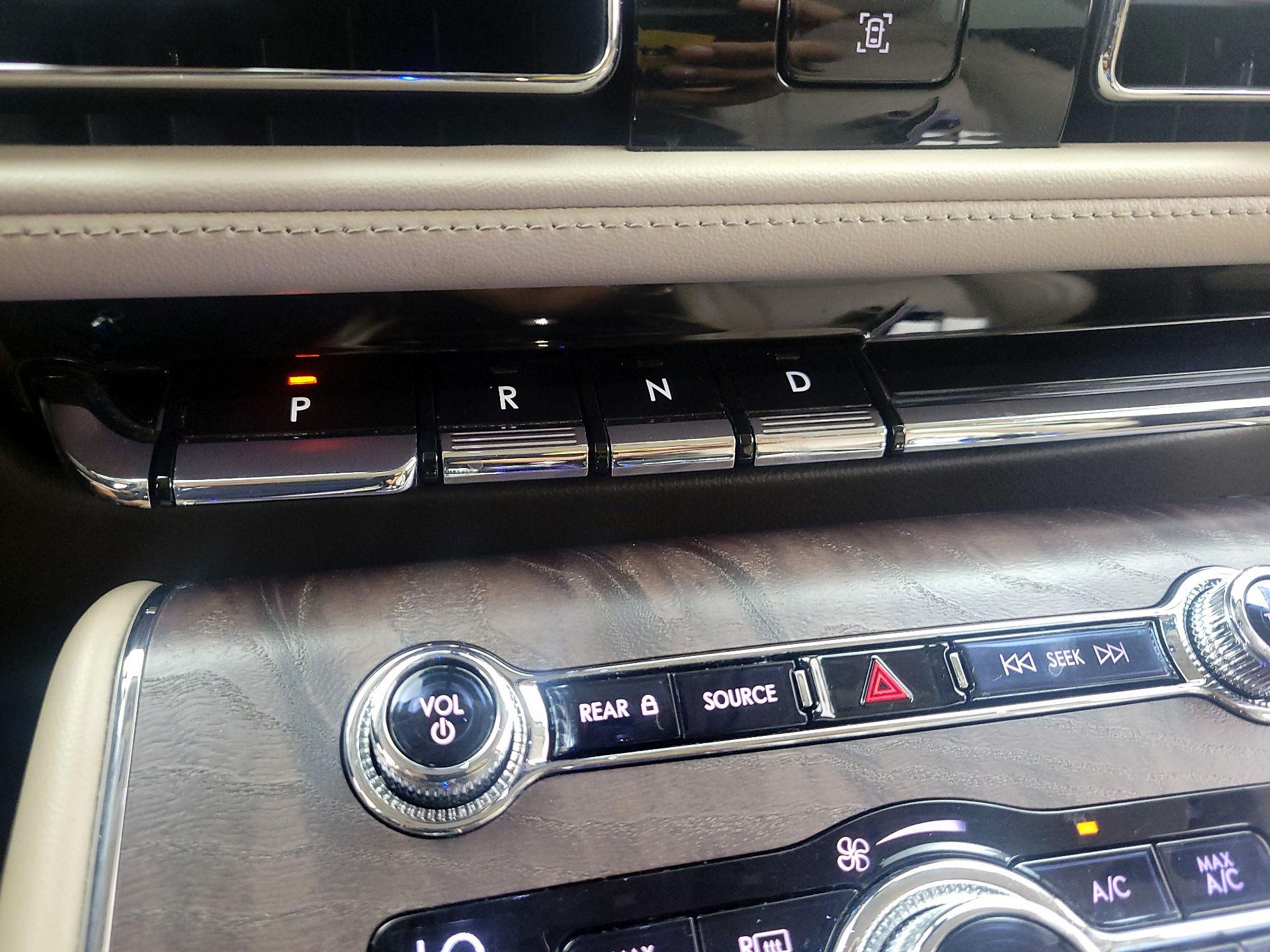 Thumbnail: 2020 Lincoln Aviator - 18