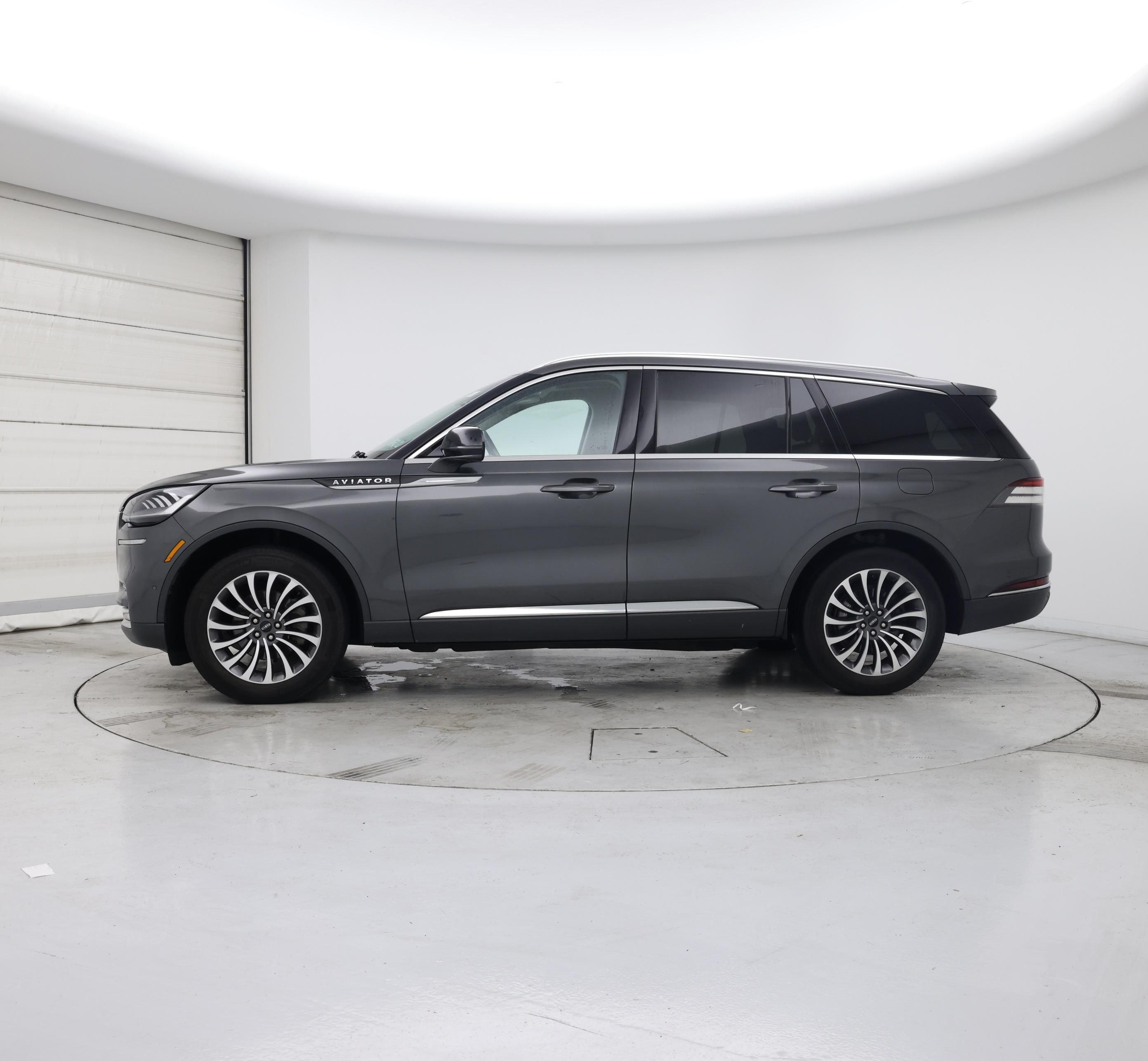 Thumbnail: 2020 Lincoln Aviator - 3