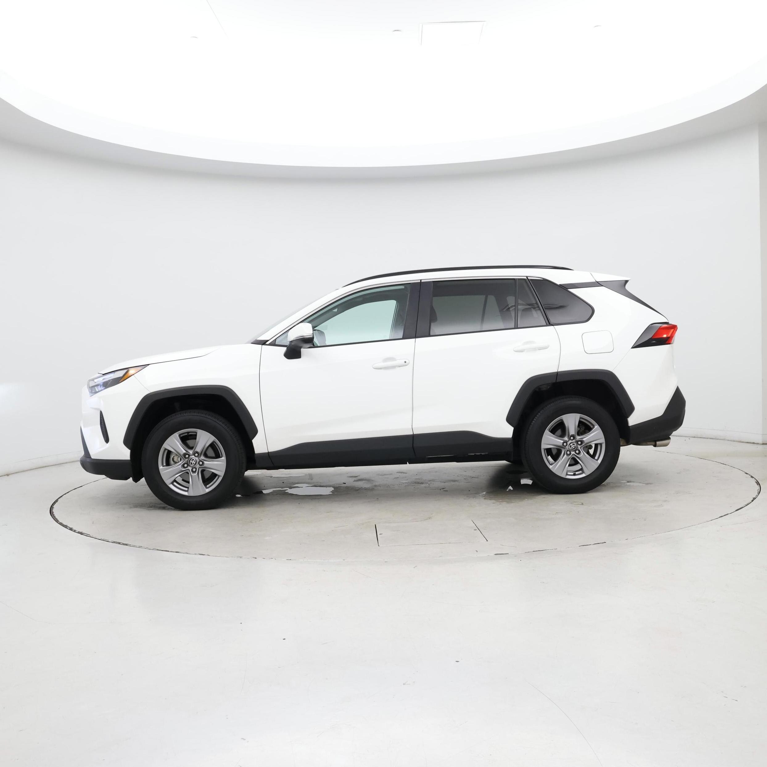 Thumbnail: 2022 Toyota RAV4 - 3