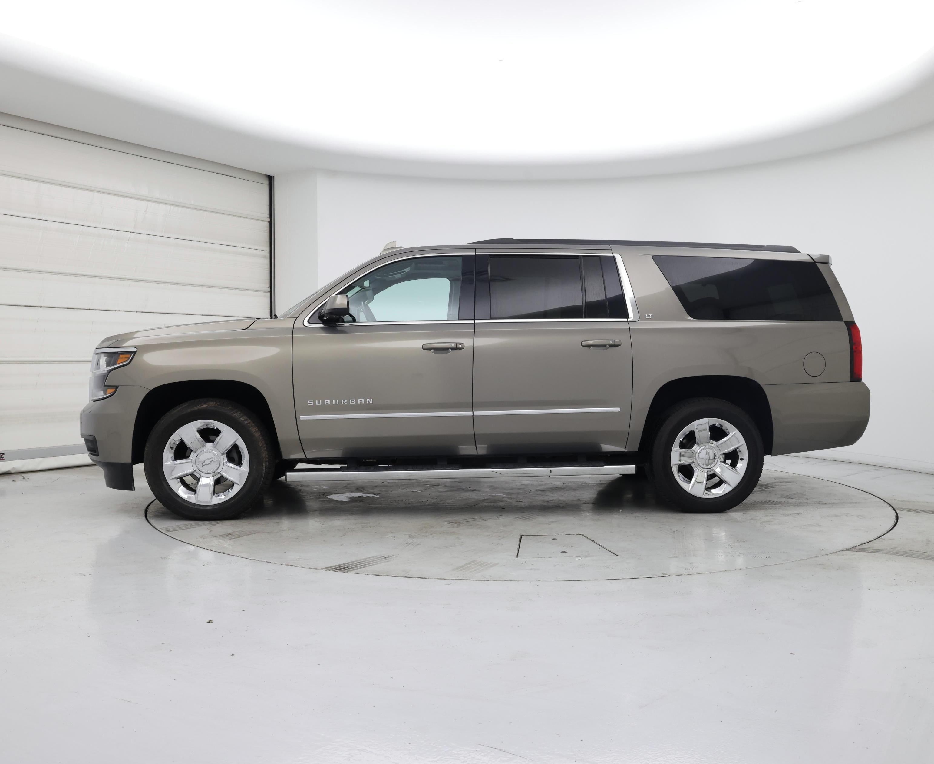 Thumbnail: 2017 Chevrolet Suburban - 3