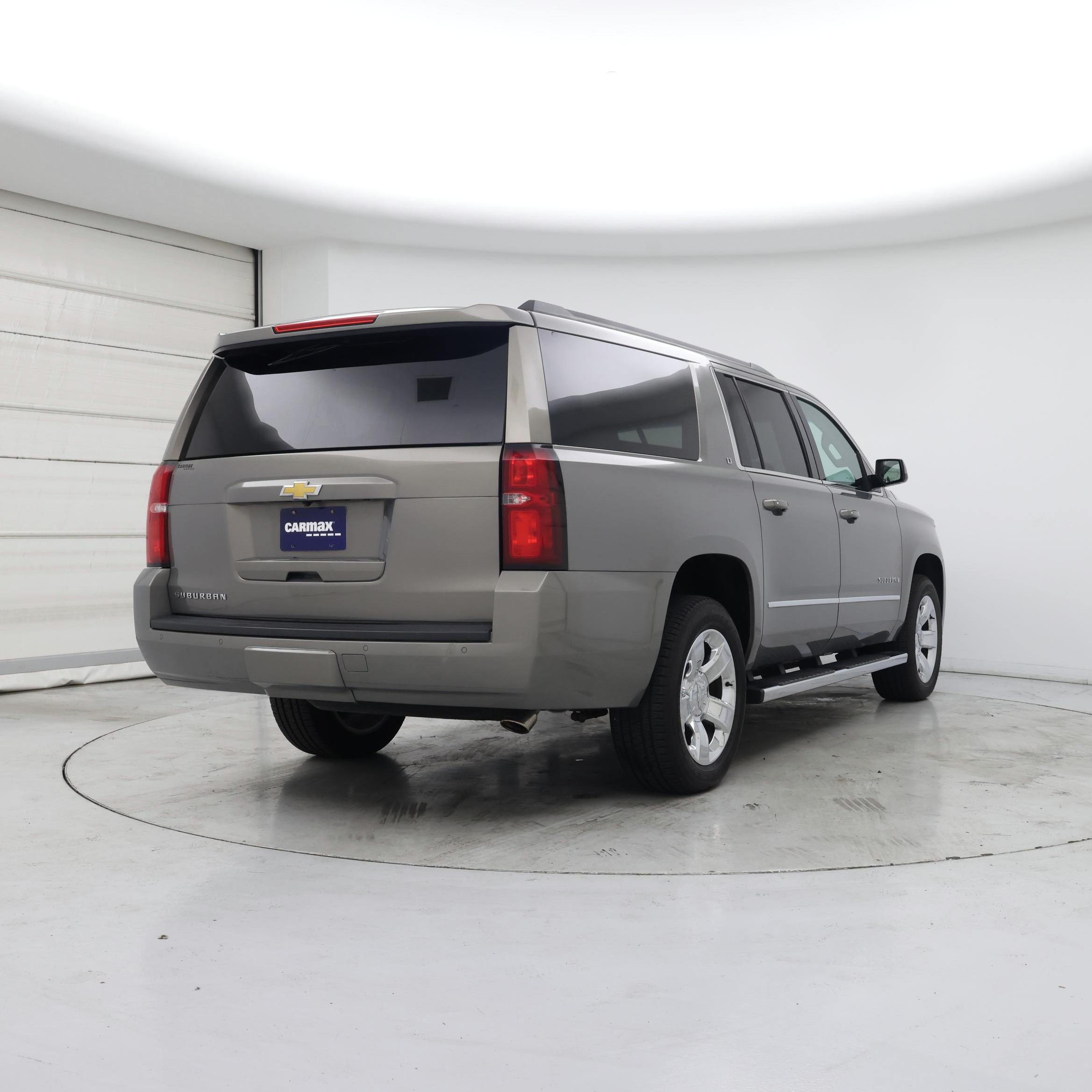 Thumbnail: 2017 Chevrolet Suburban - 8