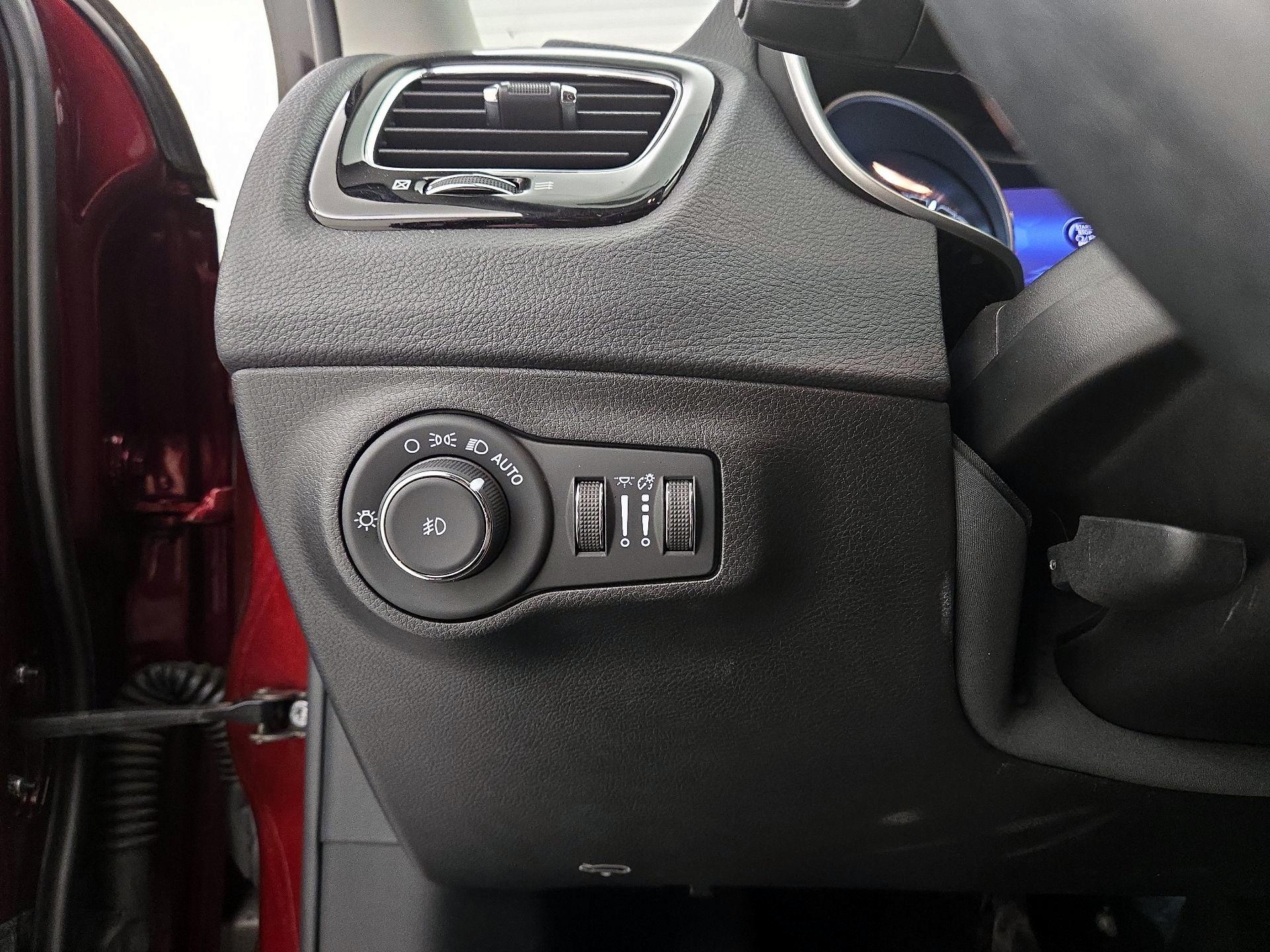 Thumbnail: 2020 Jeep Compass - 13