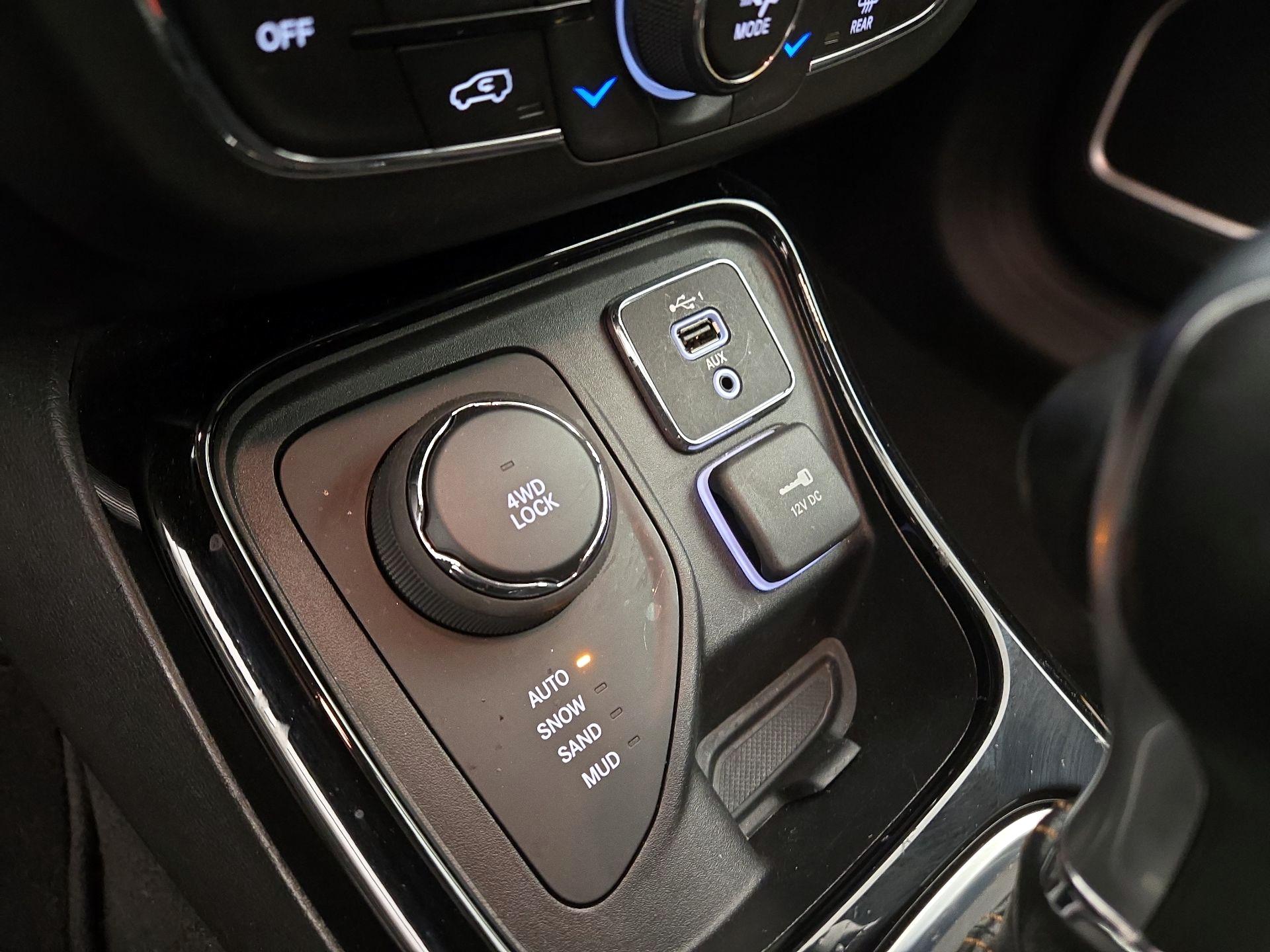 Thumbnail: 2020 Jeep Compass - 18