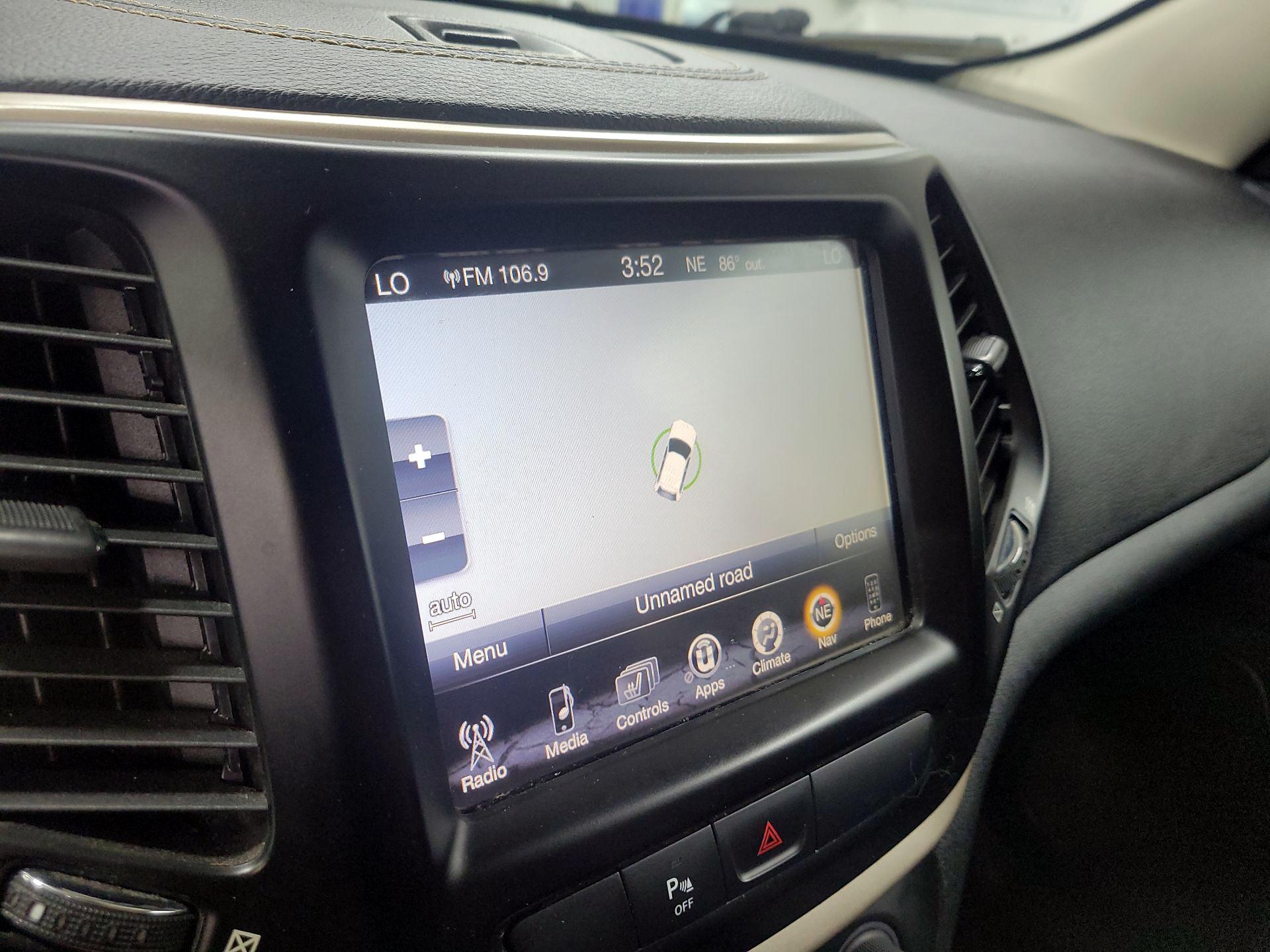 Thumbnail: 2016 Jeep Cherokee - 14