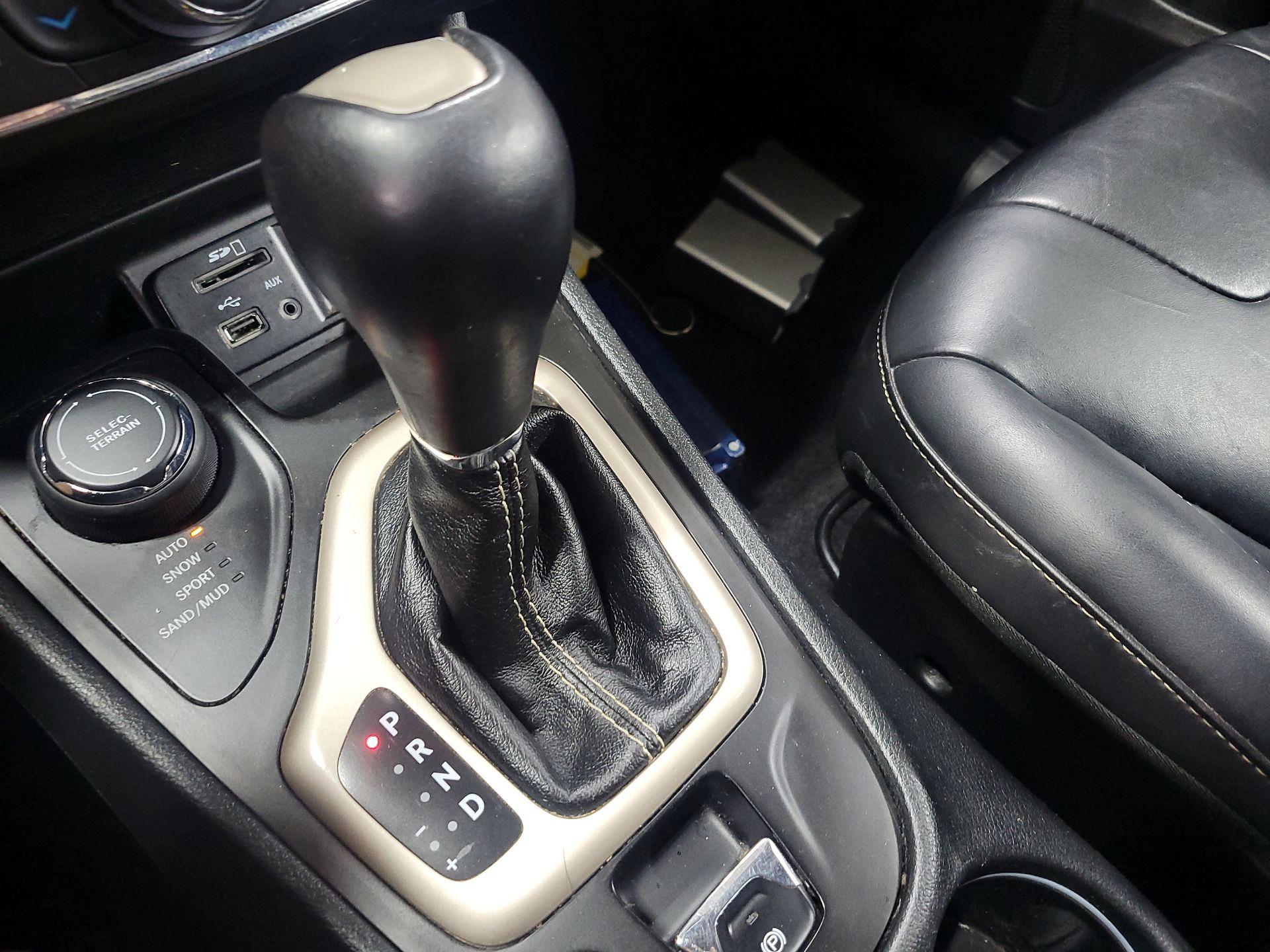 Thumbnail: 2016 Jeep Cherokee - 18