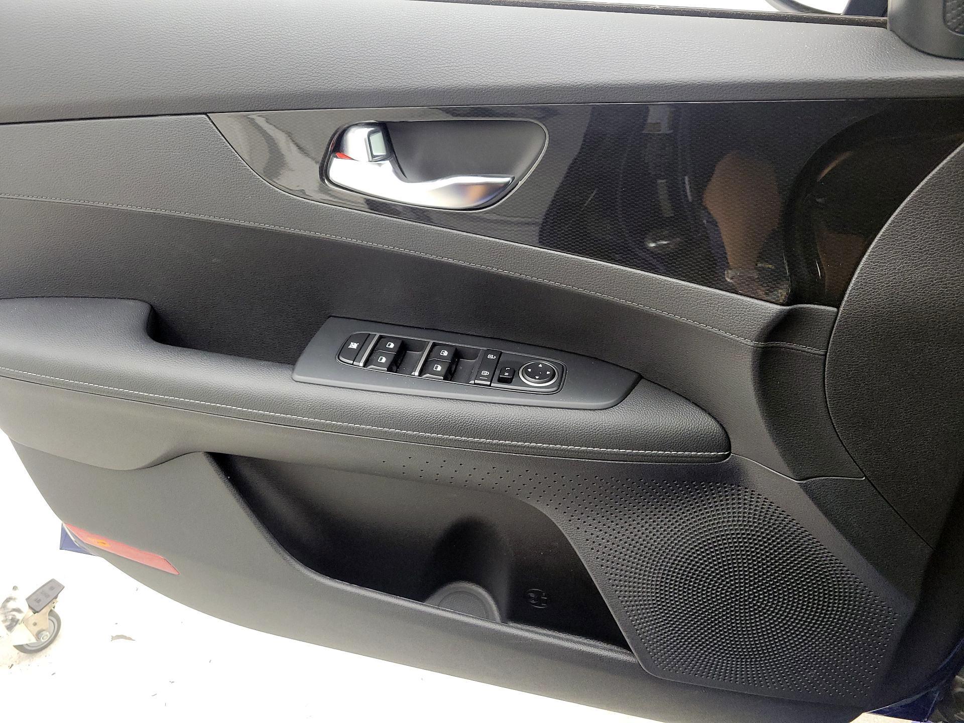 Thumbnail: 2021 Kia Forte - 12