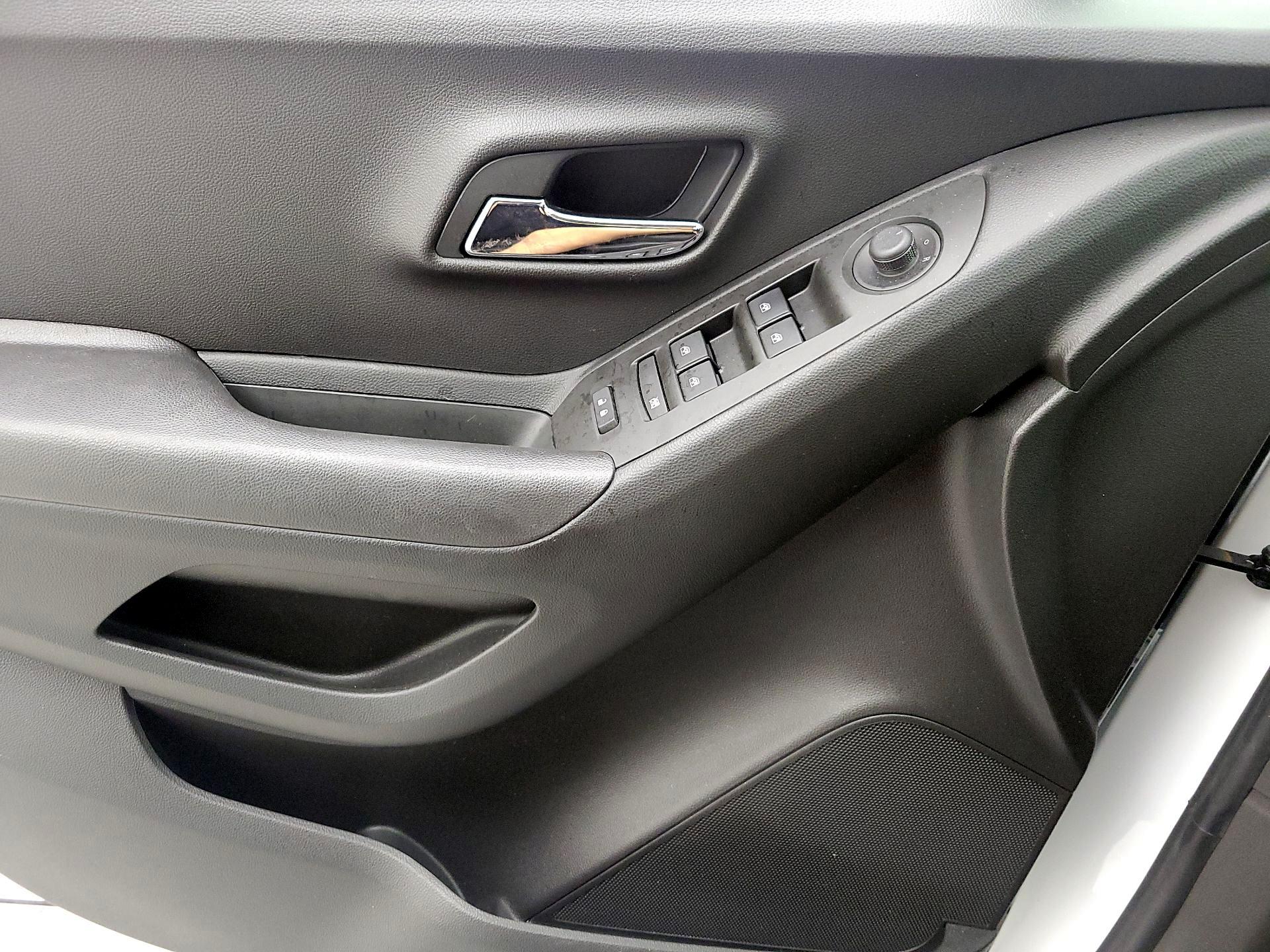 Thumbnail: 2020 Chevrolet Trax - 12