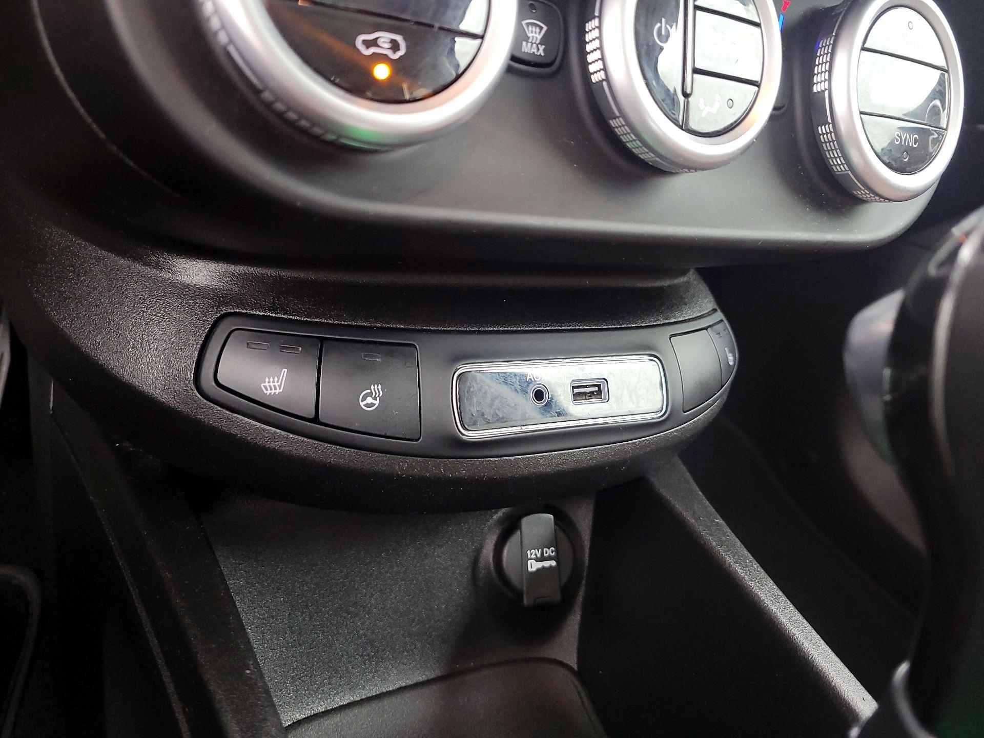 Thumbnail: 2016 Fiat 500X - 19