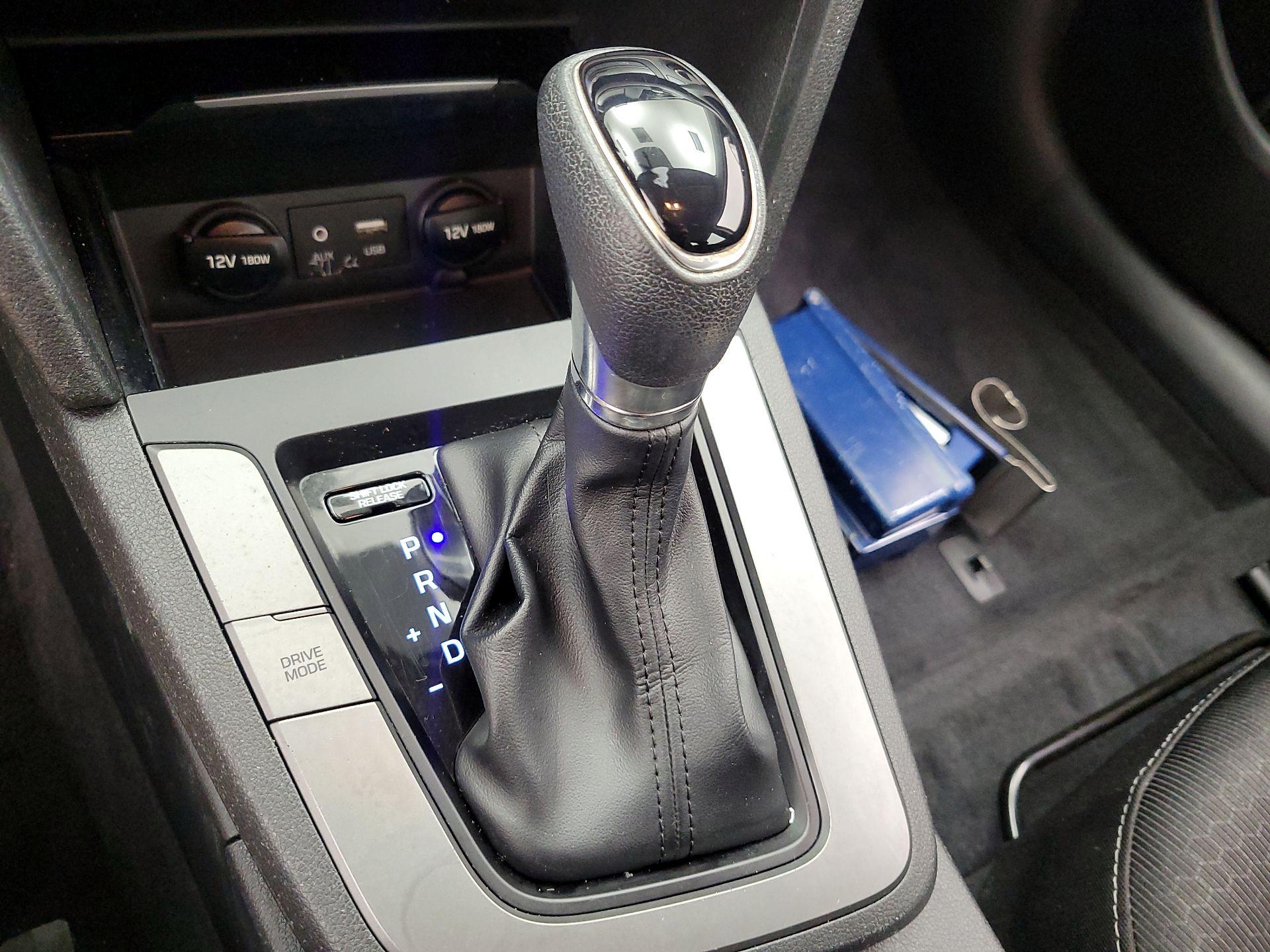 Thumbnail: 2018 Hyundai Elantra - 17