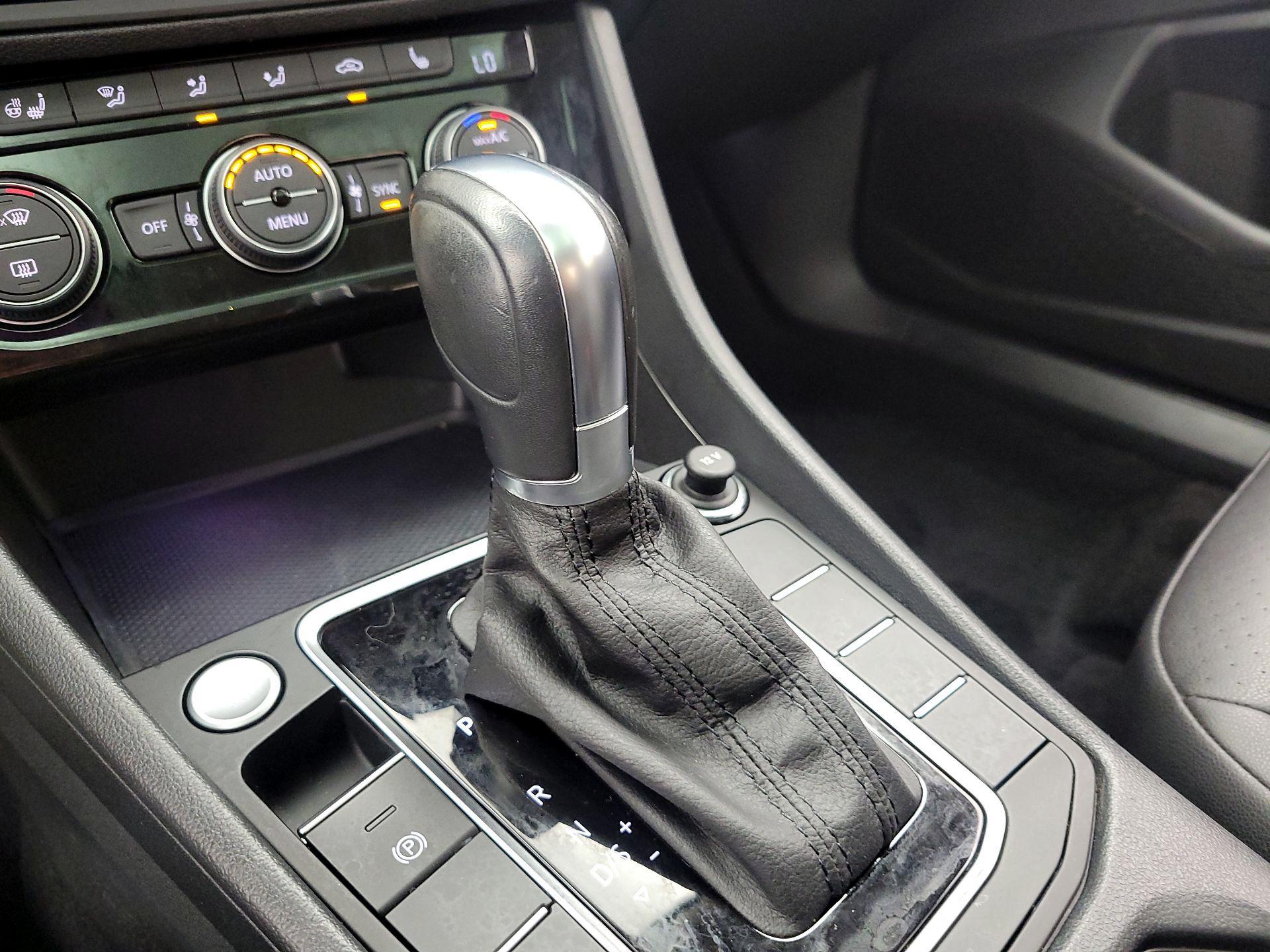 Thumbnail: 2019 Volkswagen Jetta - 16
