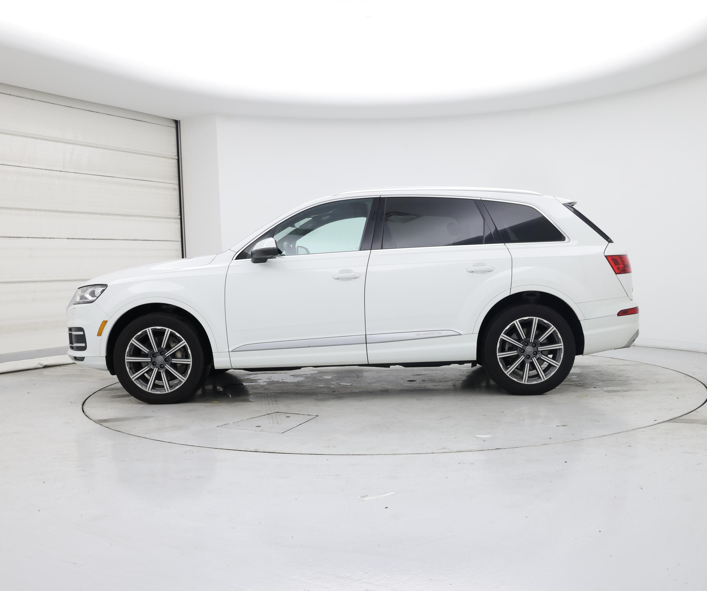Thumbnail: 2019 Audi Q7 - 3