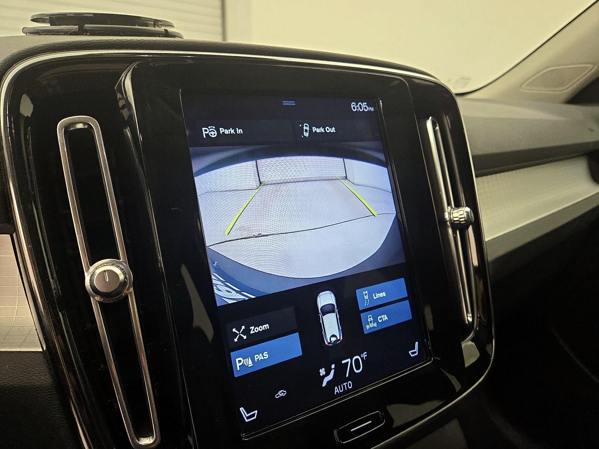 Thumbnail: 2019 Volvo XC40 - 14
